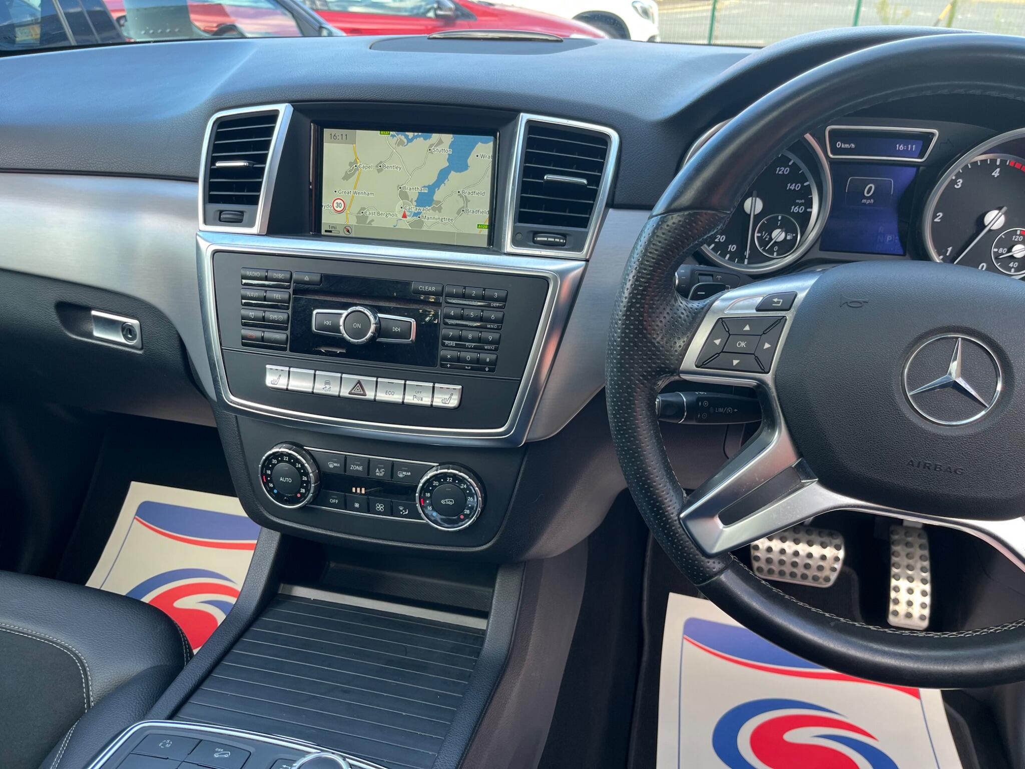 Mercedes-Benz M-Class view 43