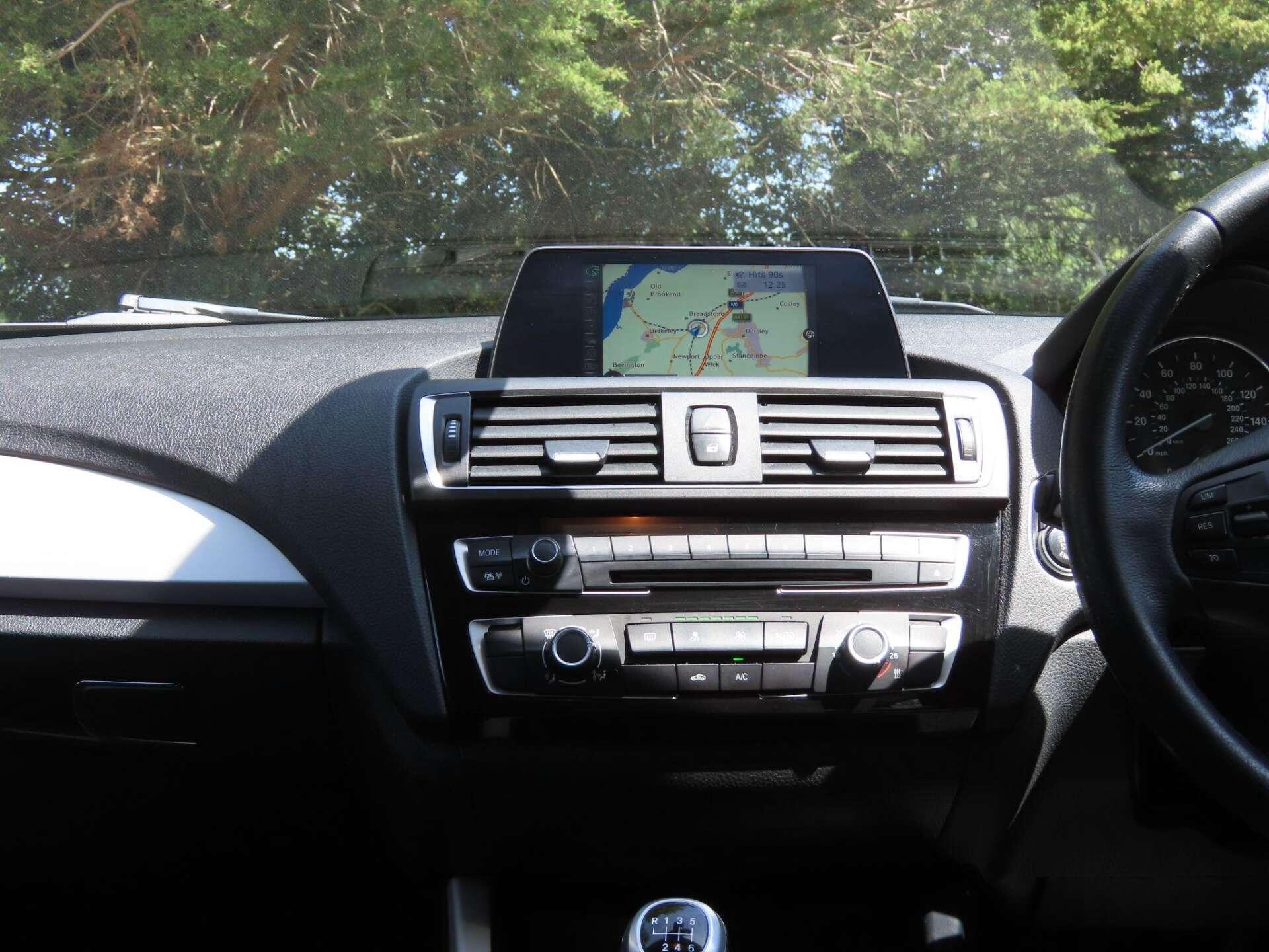 BMW 1 Series view 11