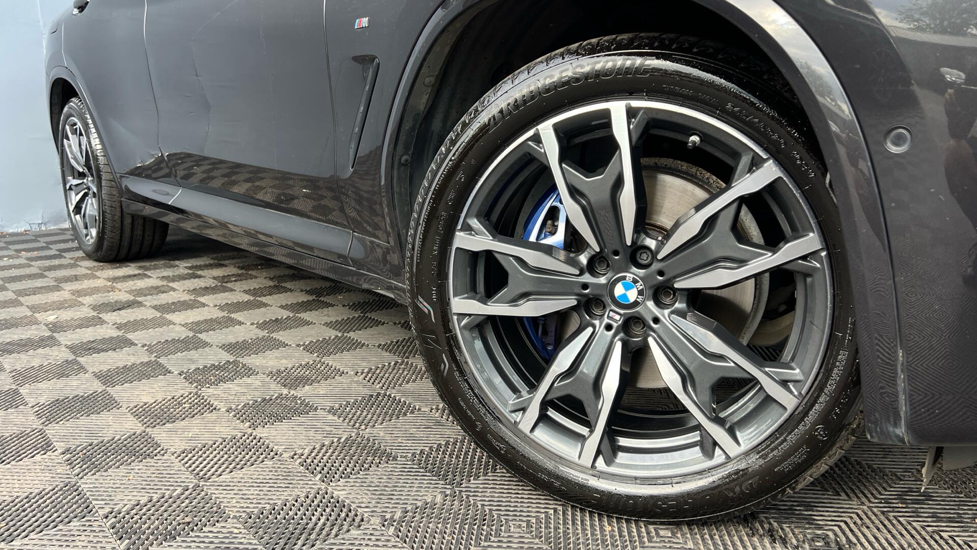 BMW X4 view 25