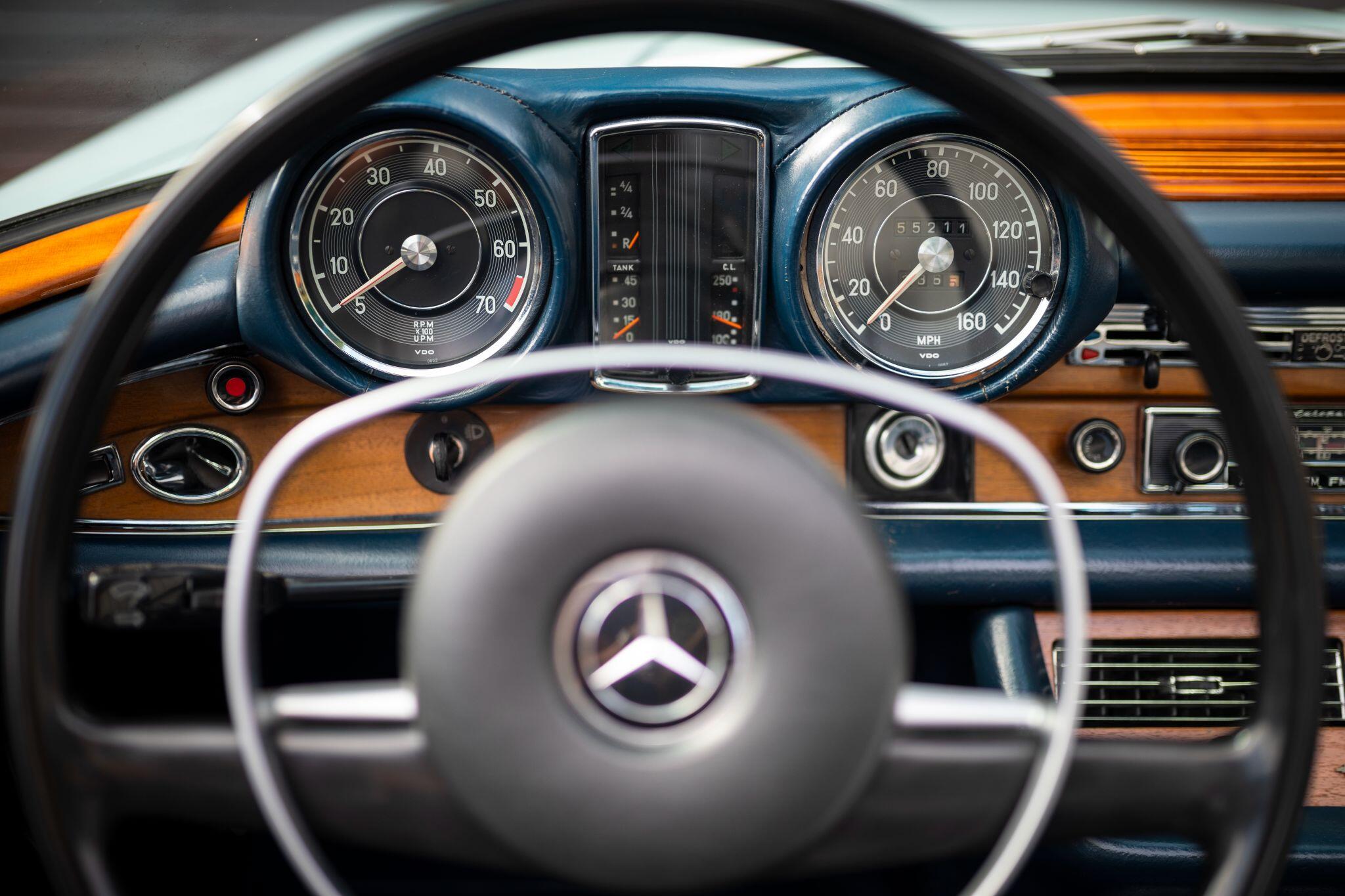 Mercedes-Benz 280 view 32