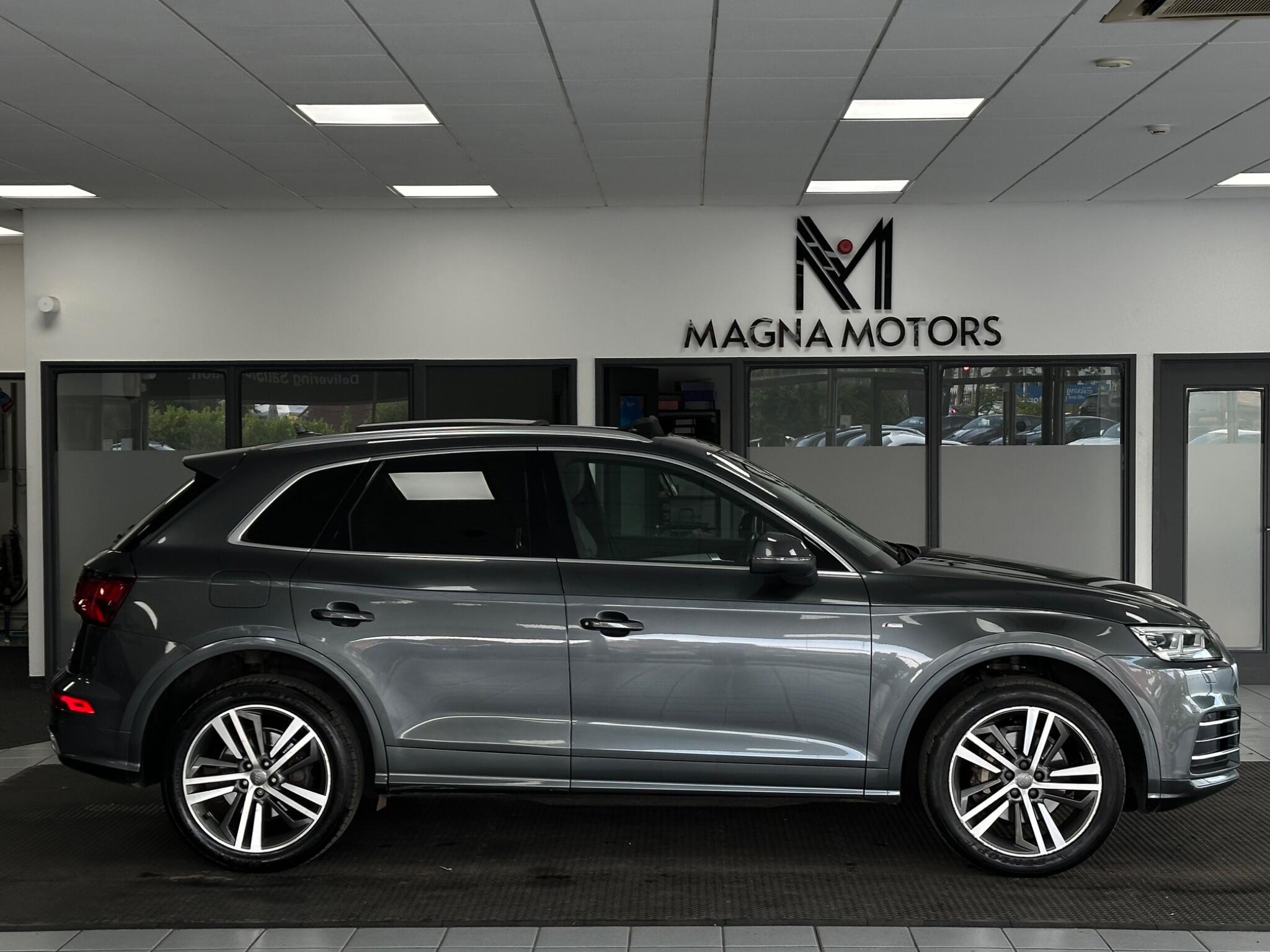 Audi Q5 view 4