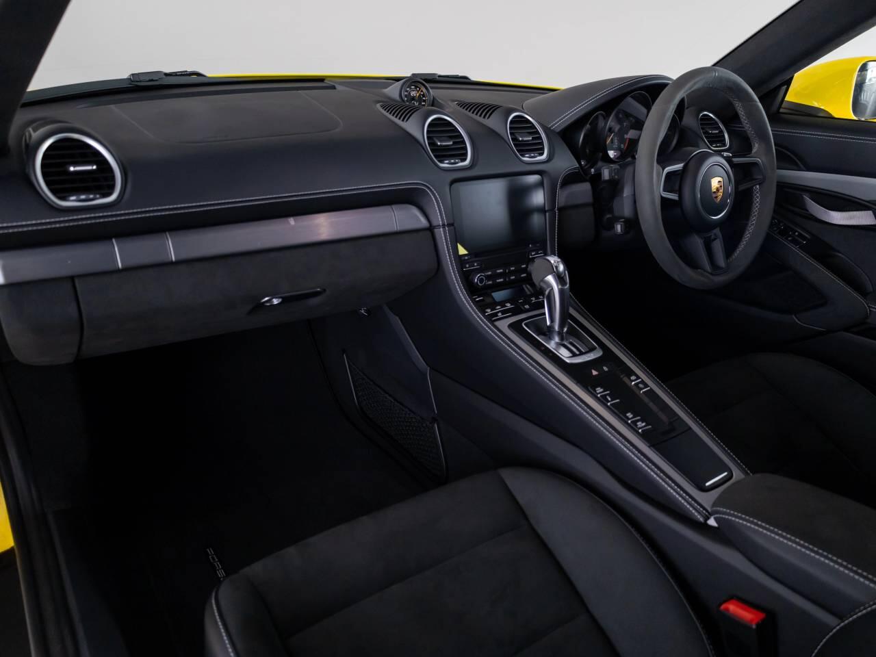 Porsche Cayman view 25