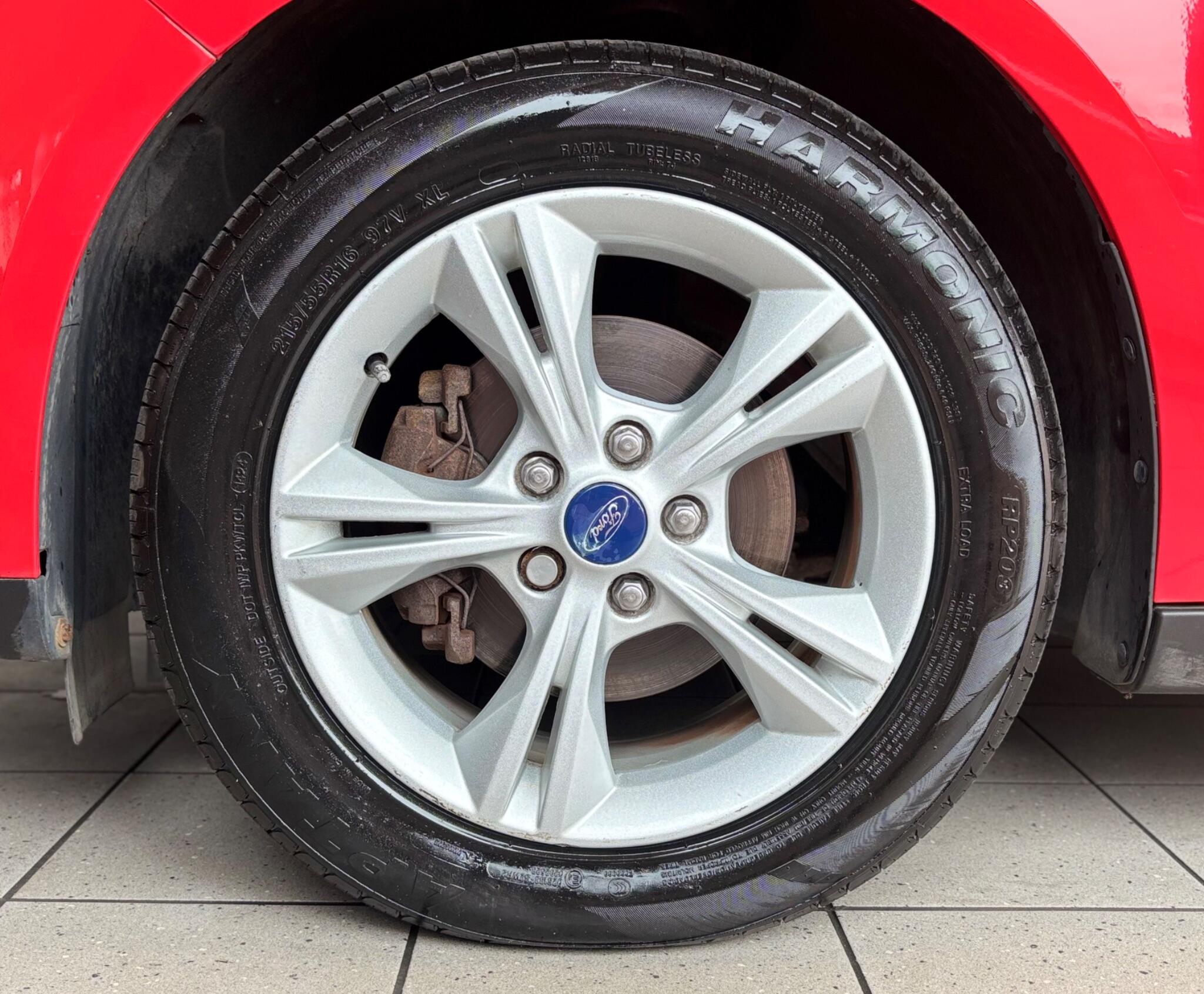 Ford Focus view 19