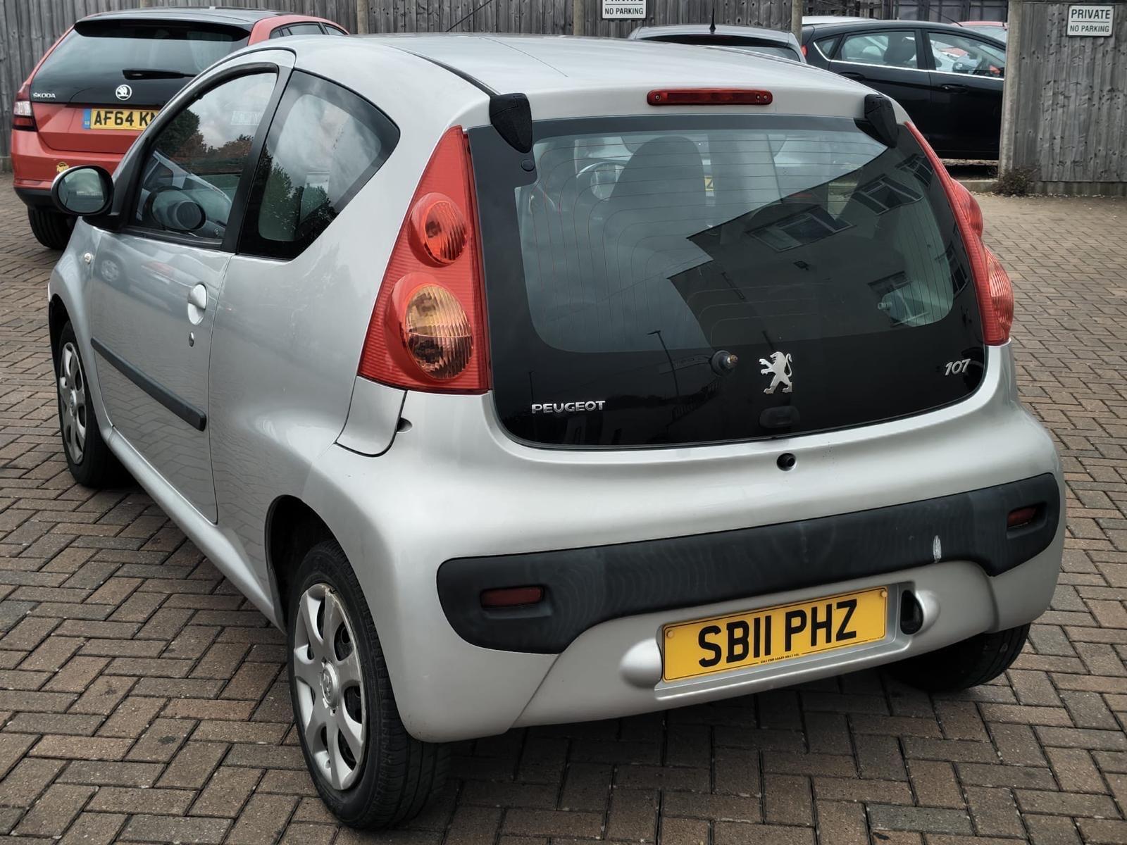 Peugeot 107 view 8