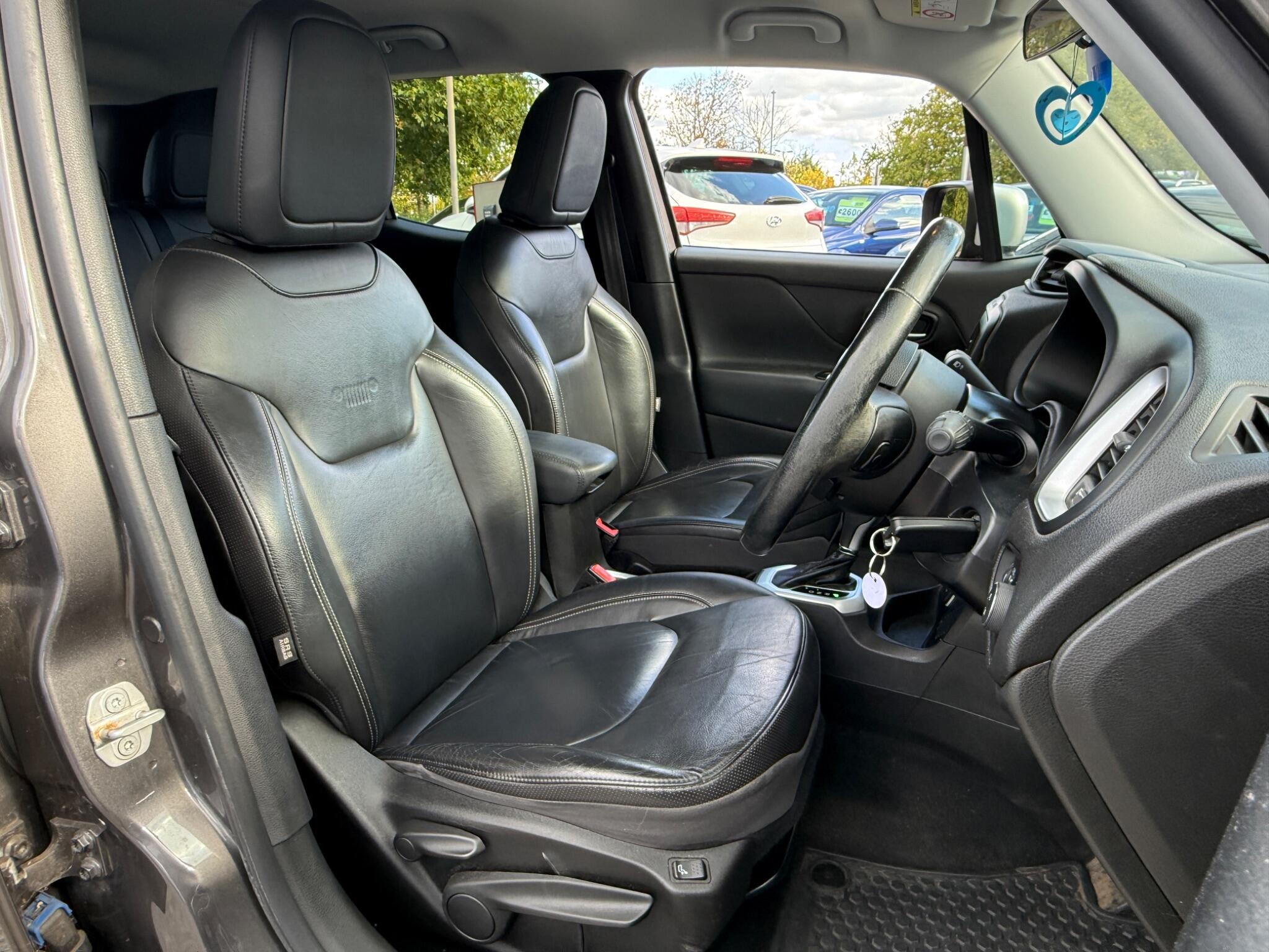 Jeep Renegade - Image 34
