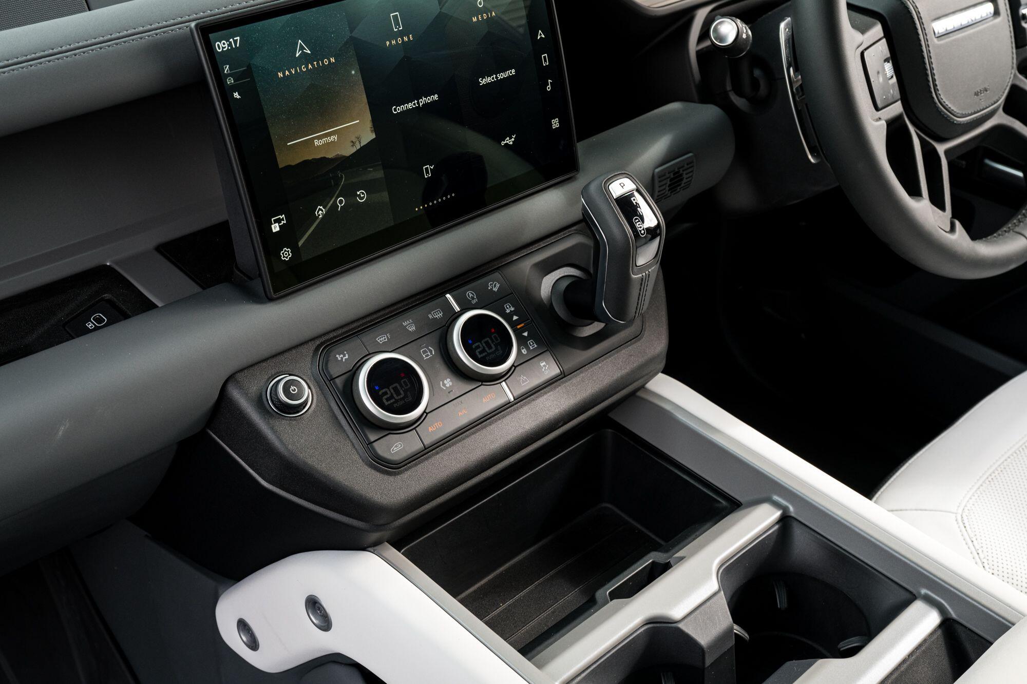 Land Rover Defender 90 view 44
