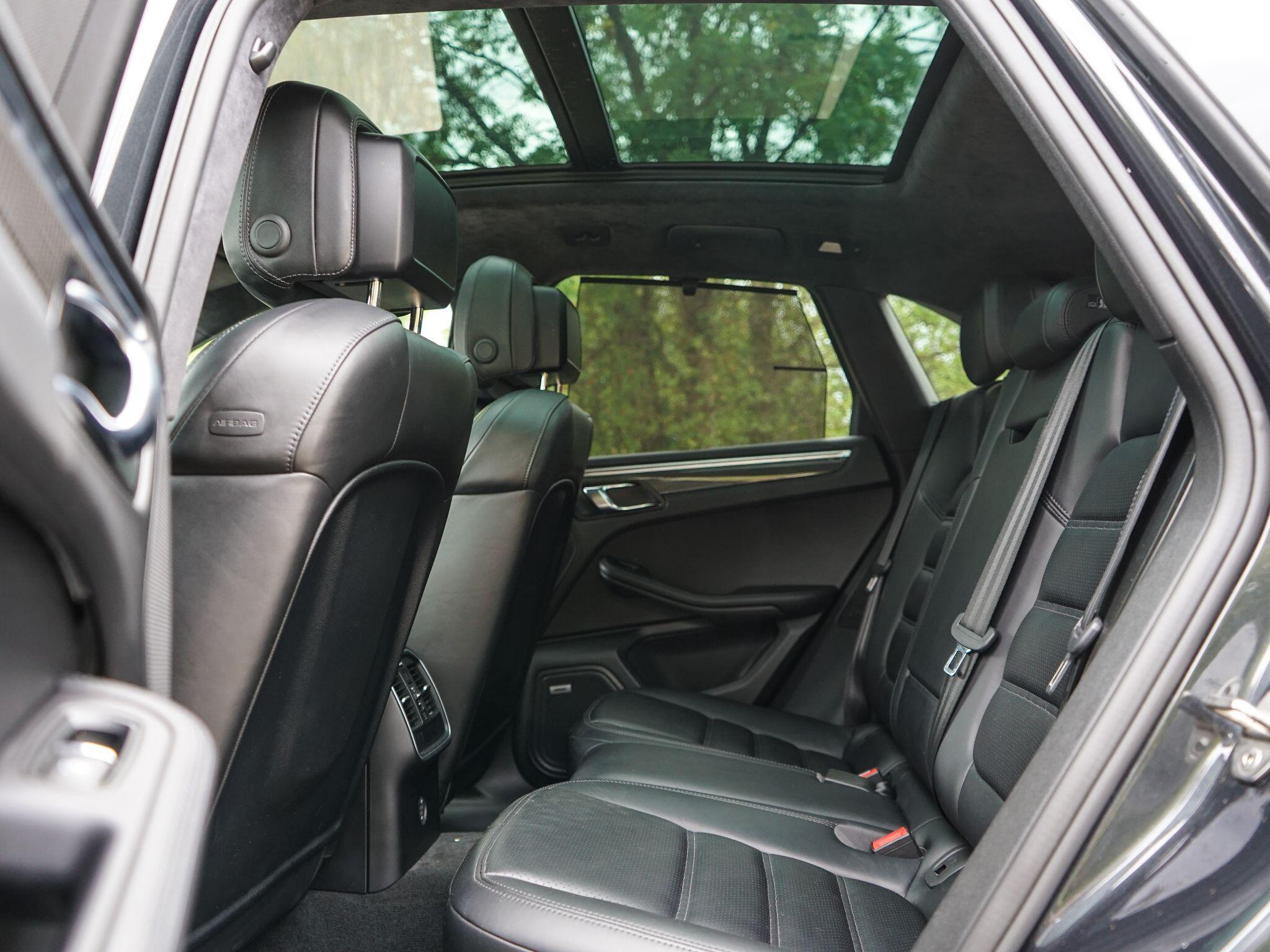 Porsche Macan view 13