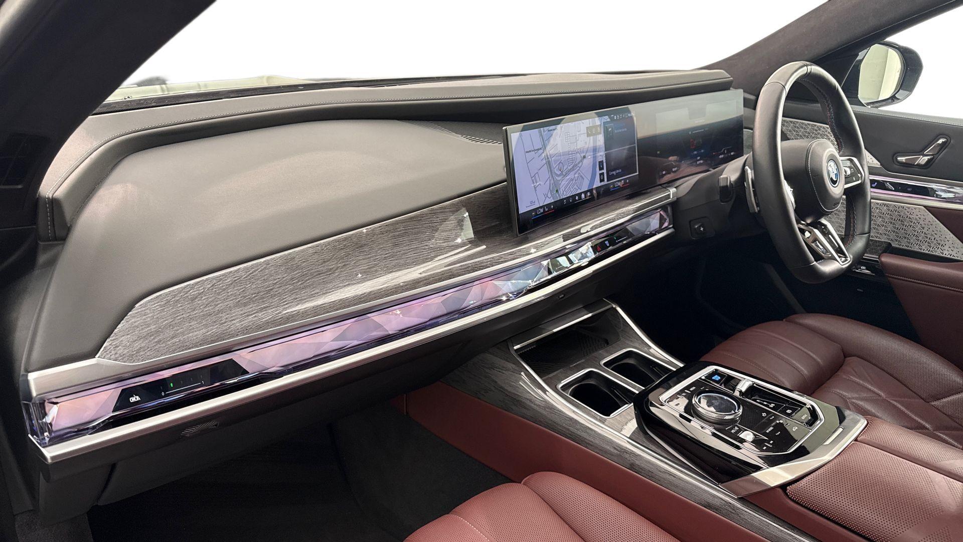 BMW I7 view 7
