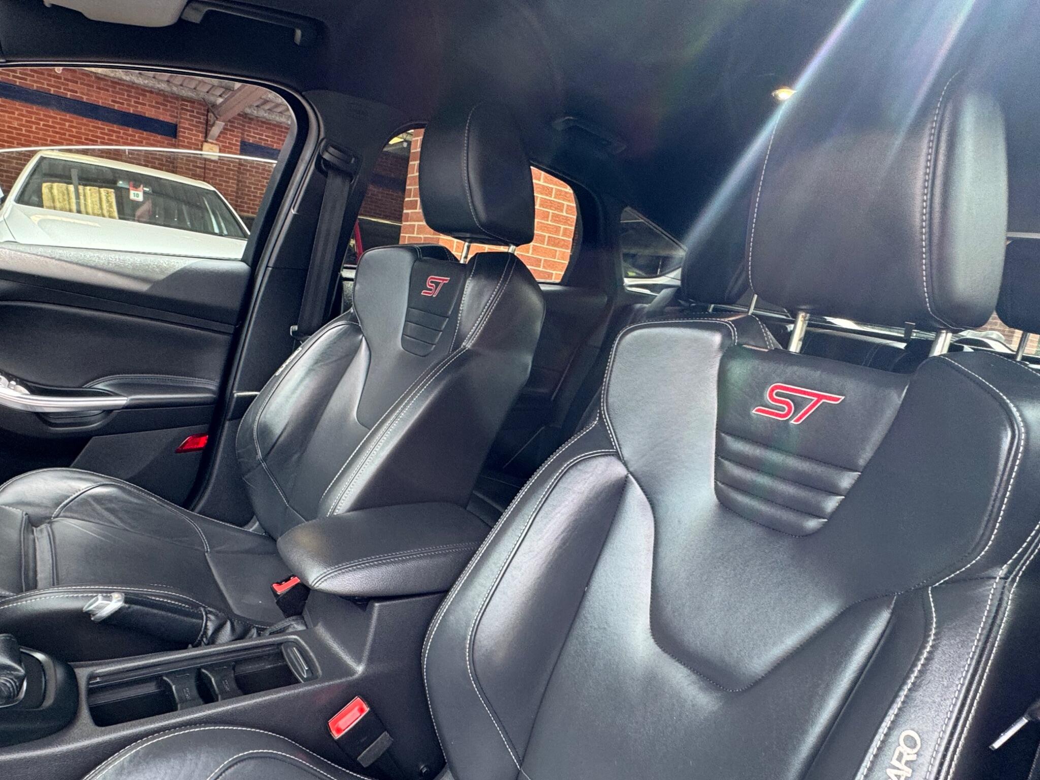 Ford Focus view 8