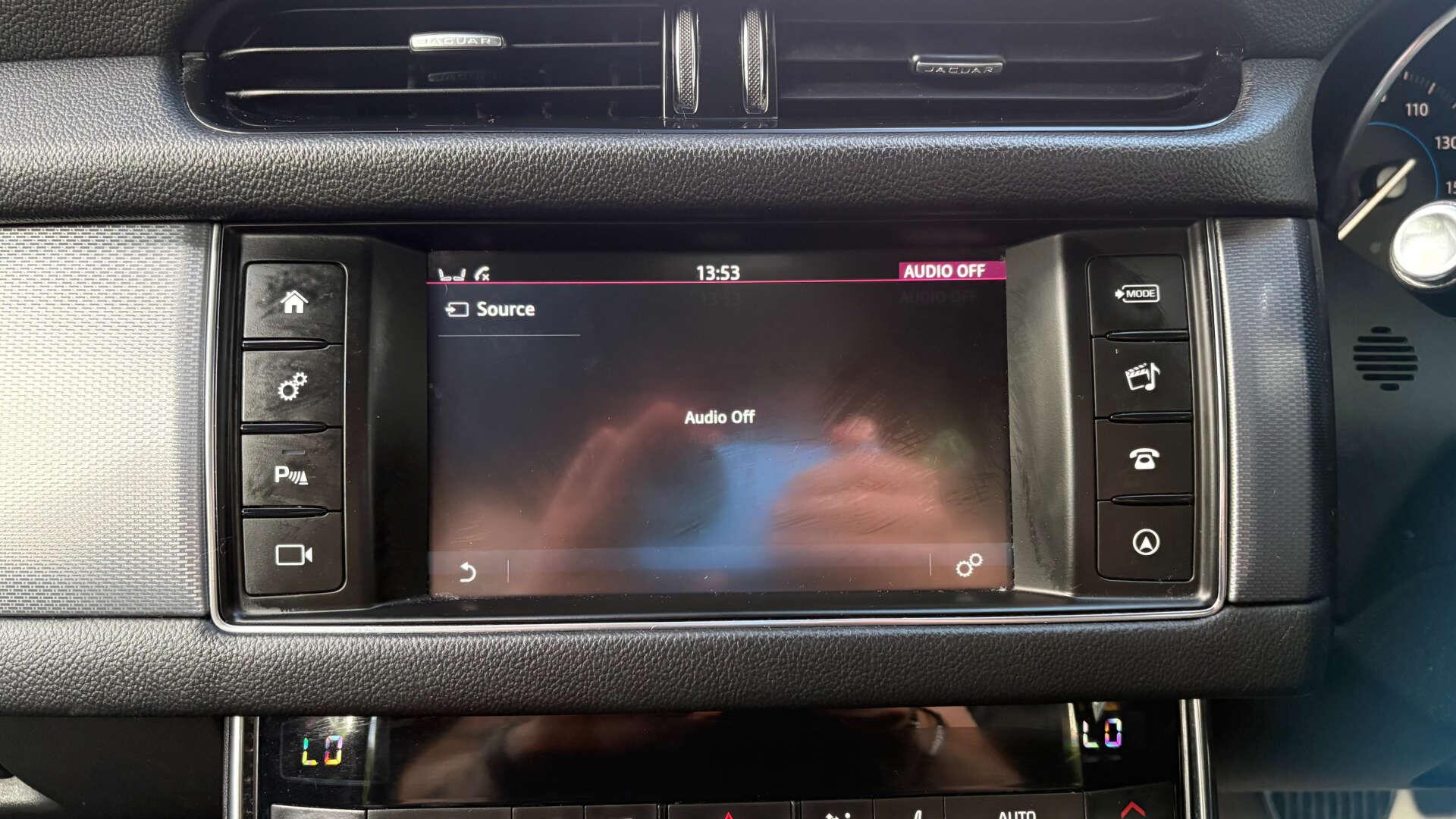 Jaguar XF view 29