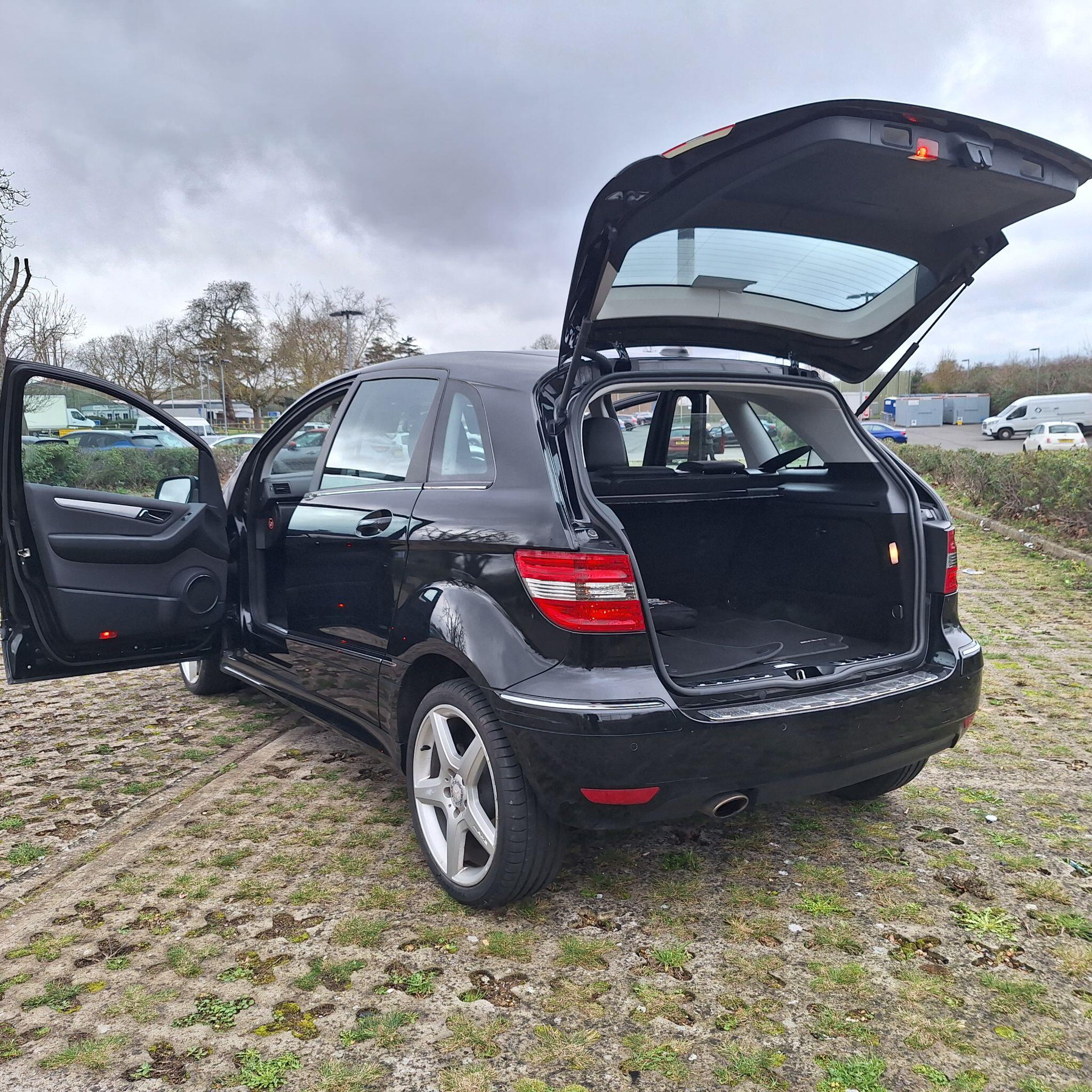 Mercedes-Benz B-Class view 12