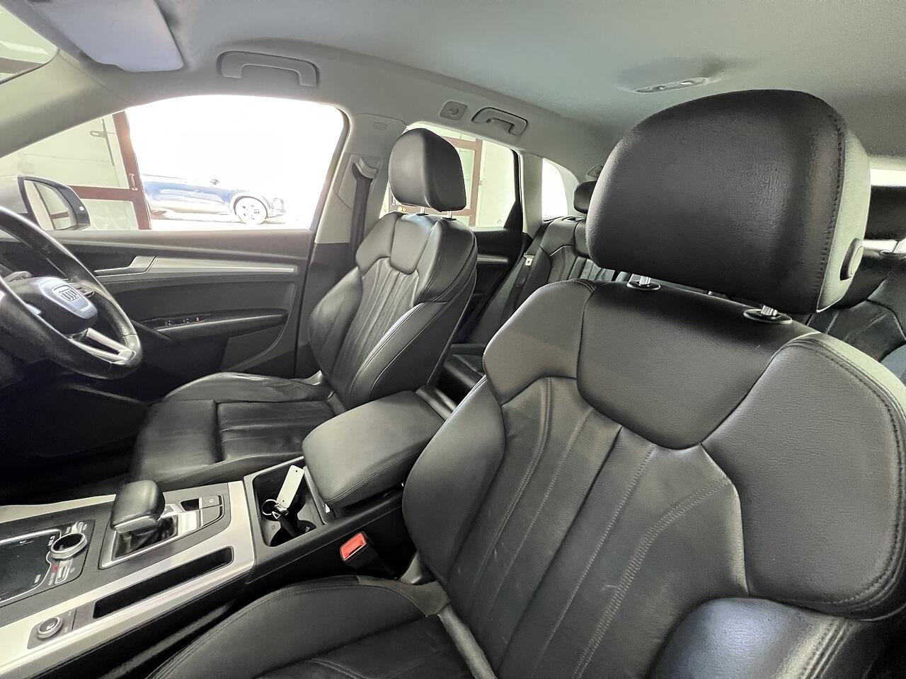 Audi Q5 view 18