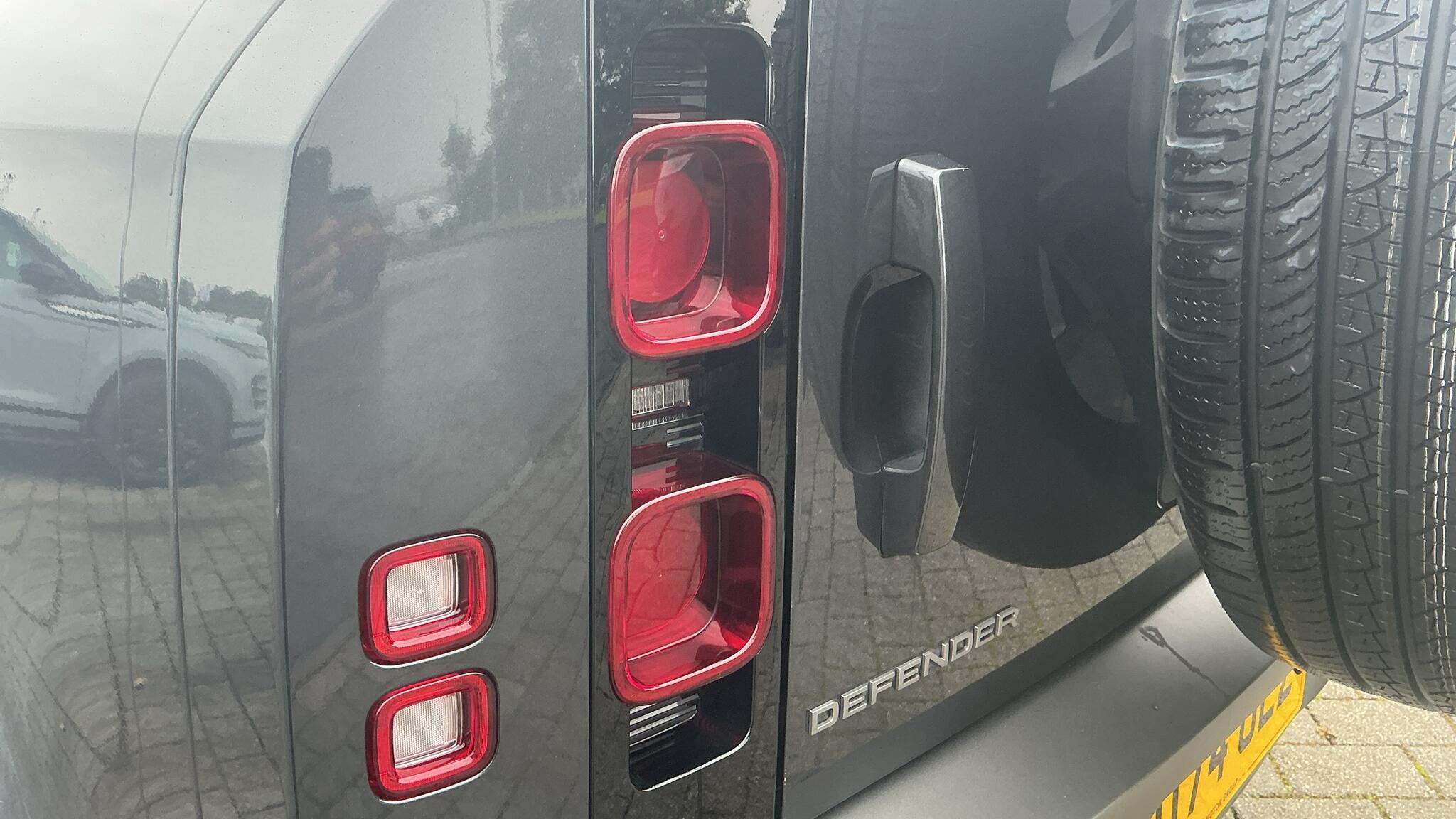 Land Rover Defender view 19