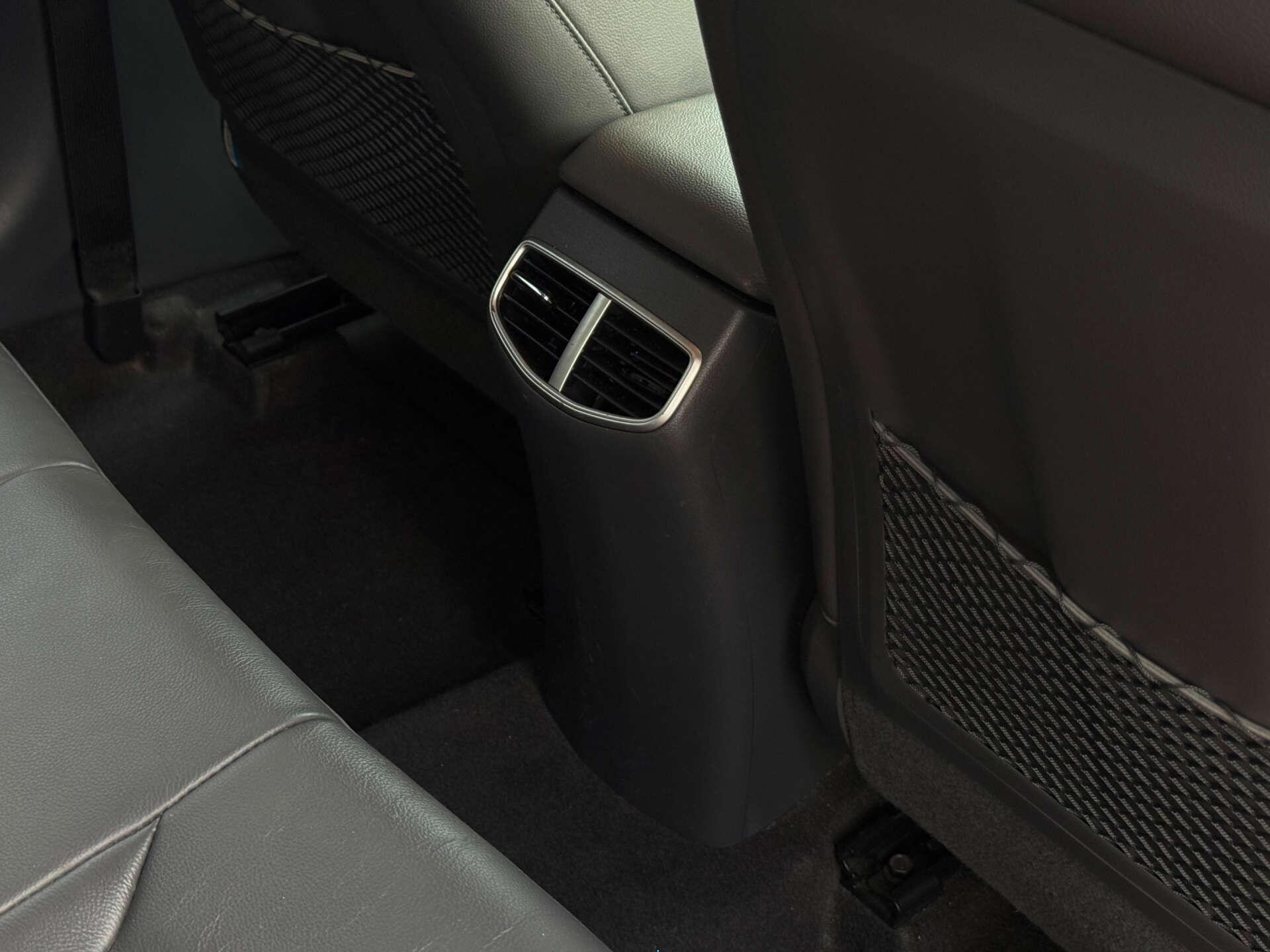 Hyundai Ioniq view 30