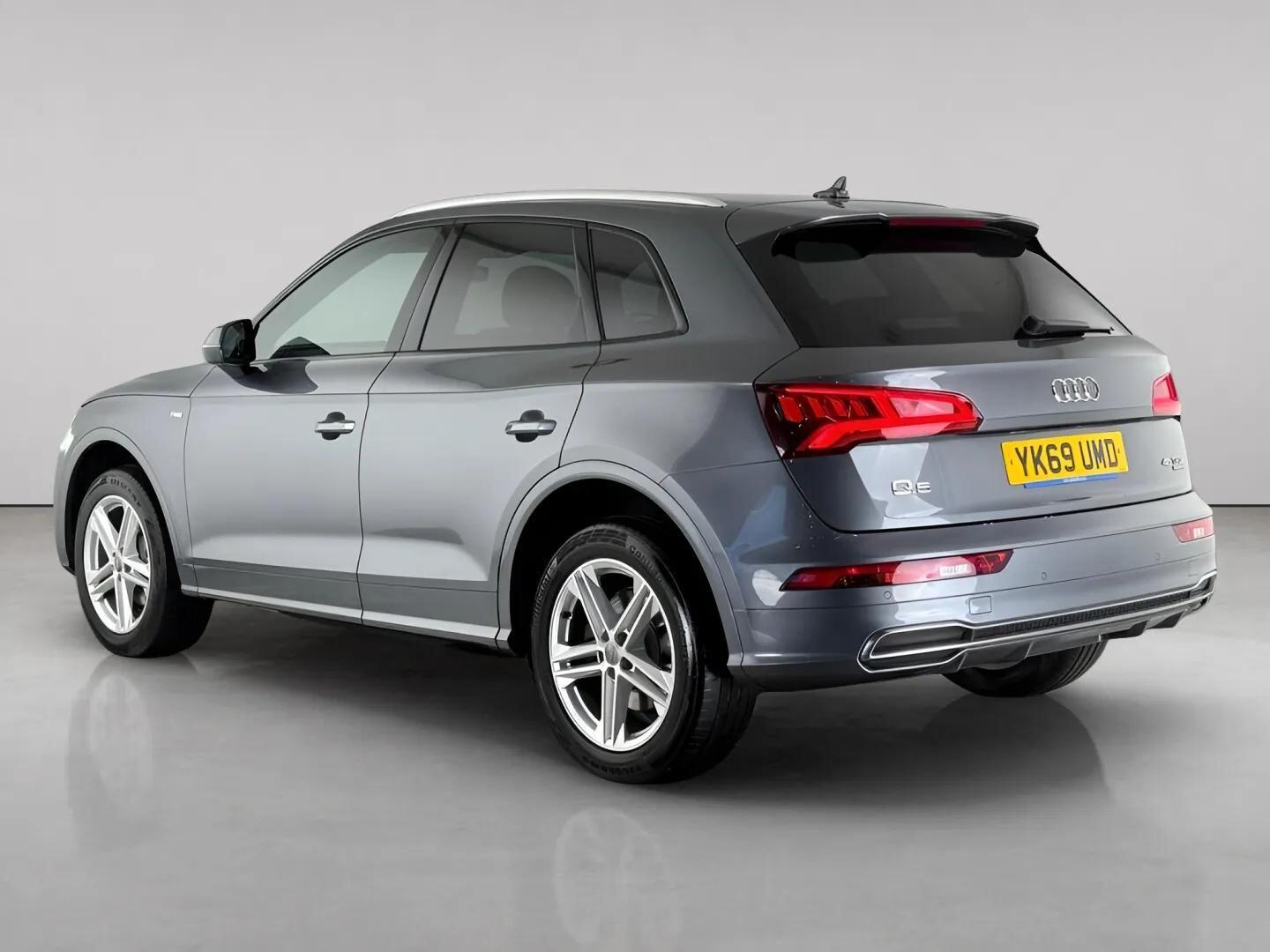 Audi Q5 view 8