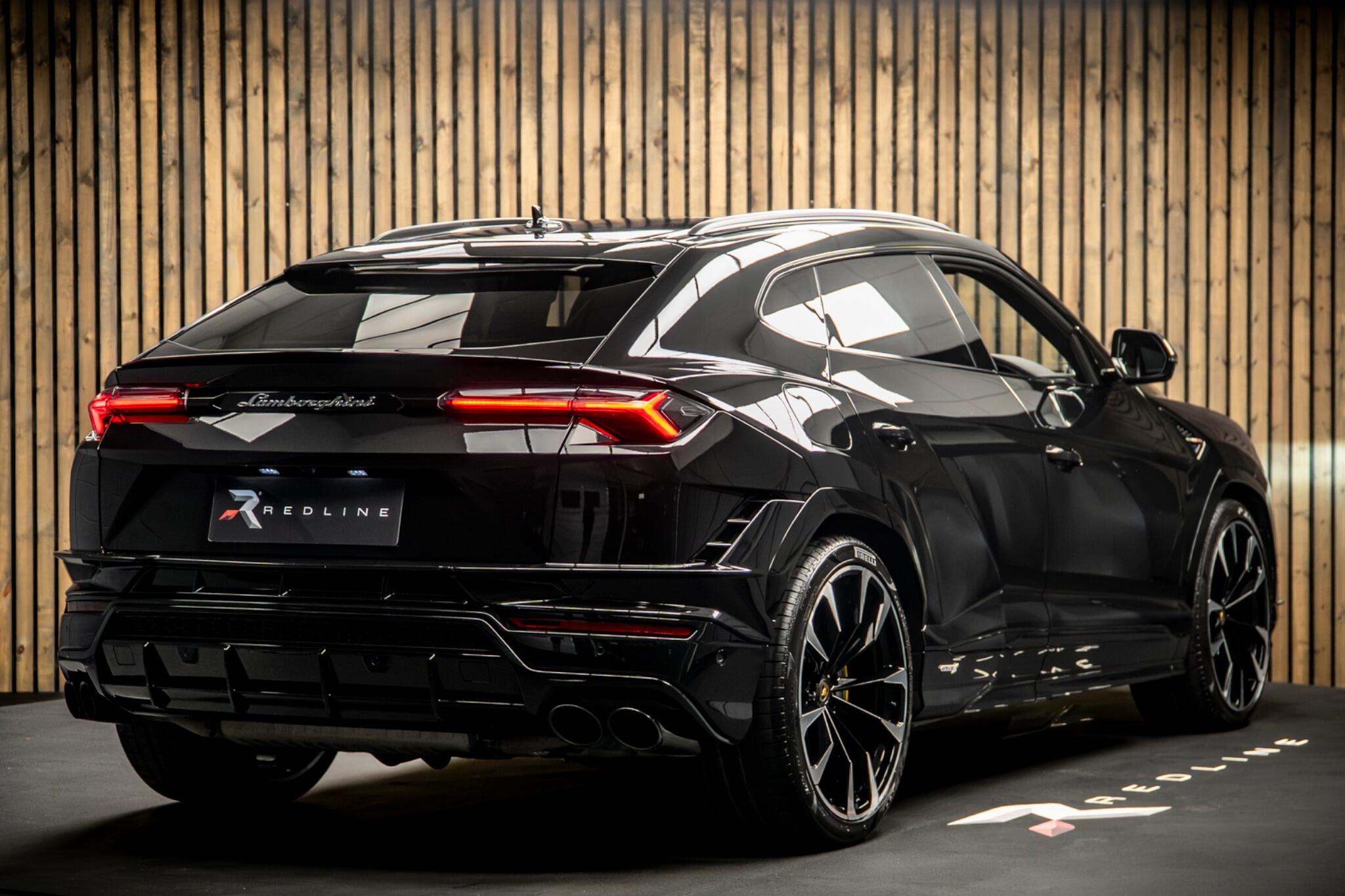 Lamborghini Urus view 4