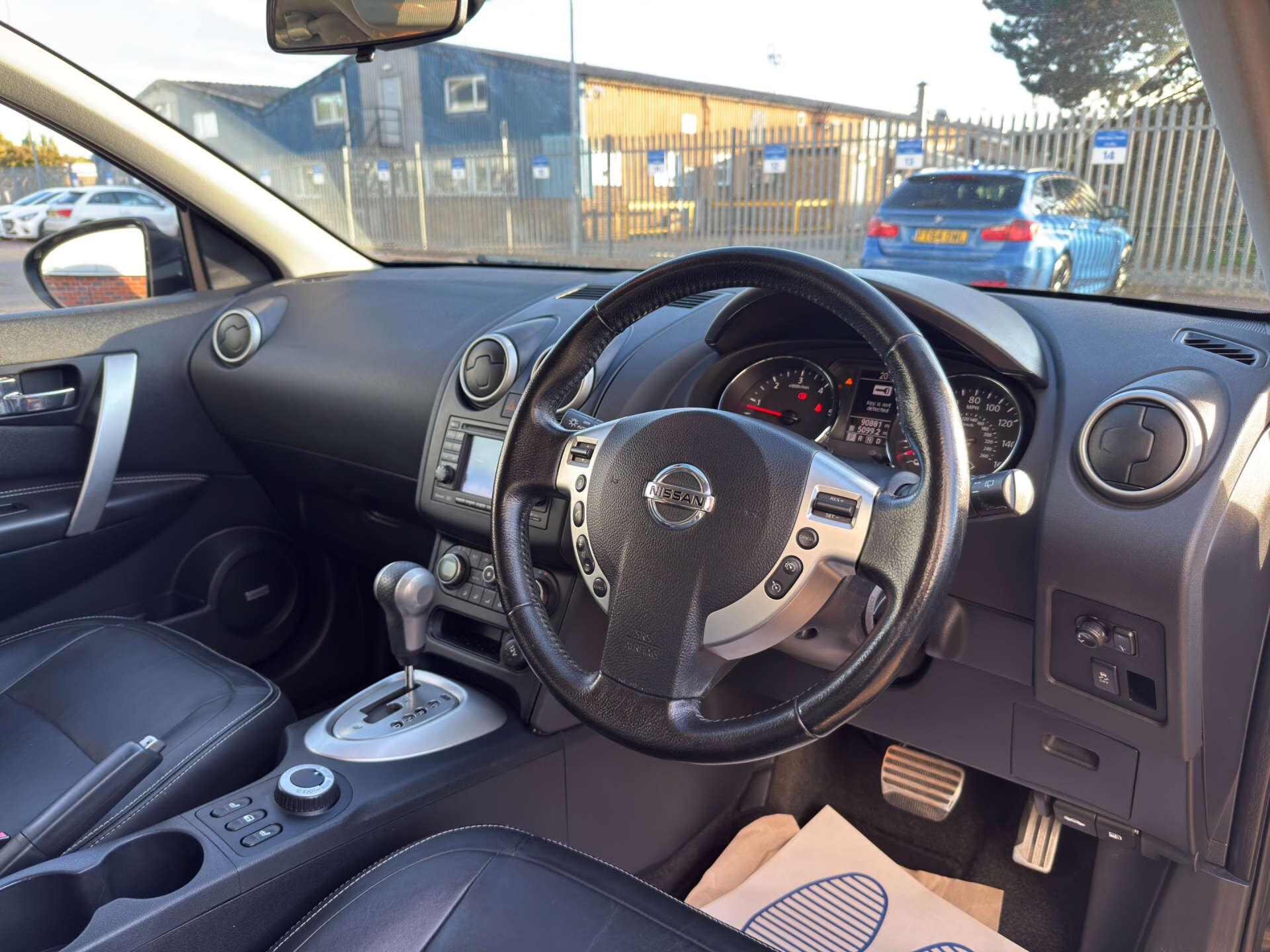 Nissan Qashqai+2 view 9