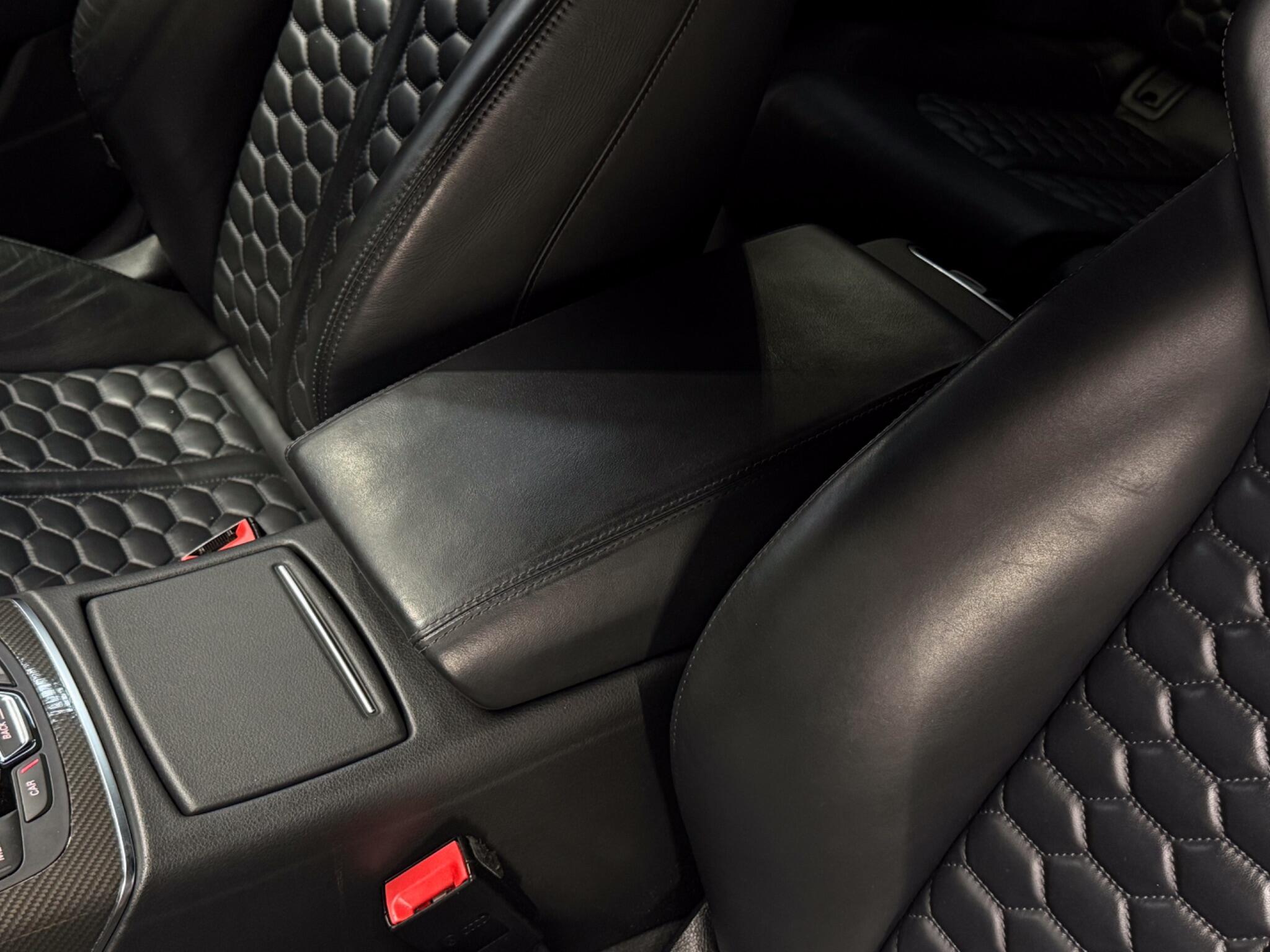 Audi RS6 Avant view 35