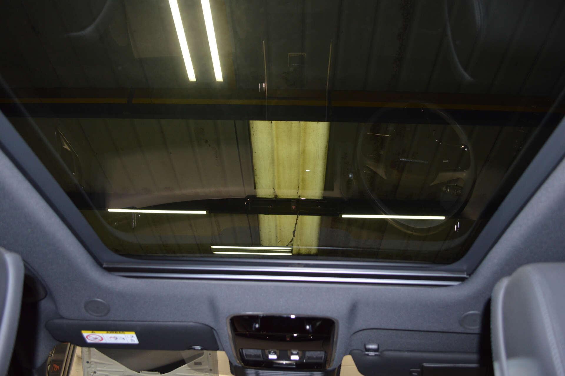 Land Rover Range Rover Velar view 12