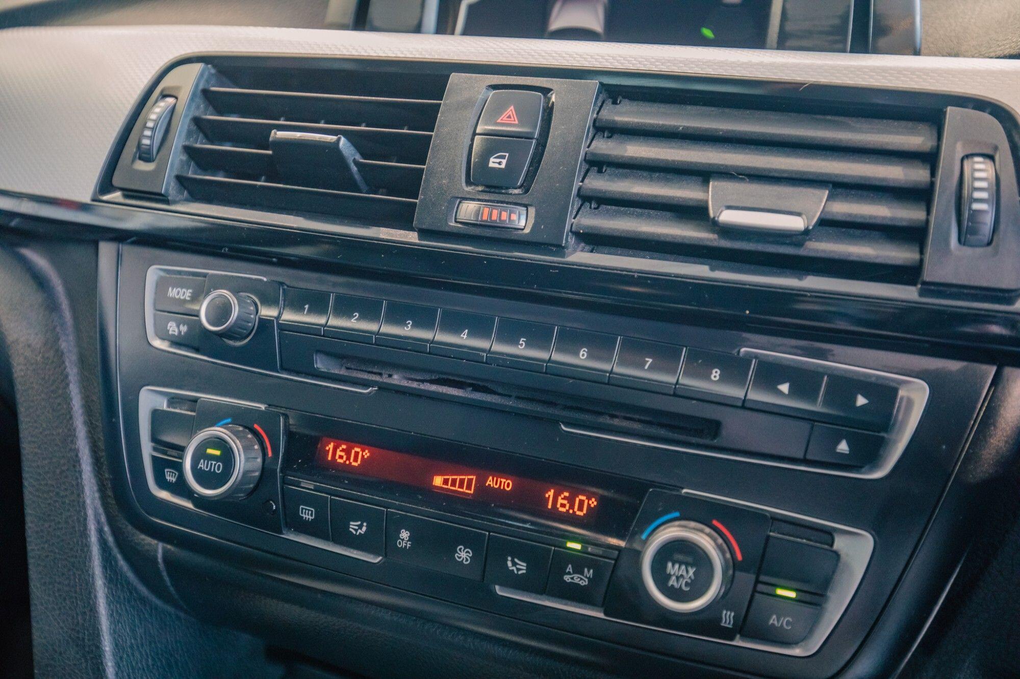 BMW 3 Series view 17