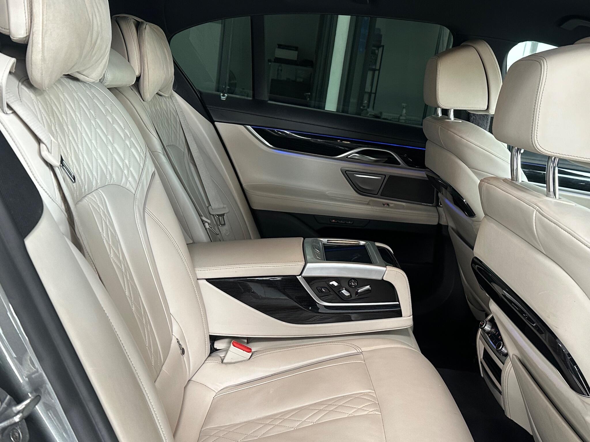 BMW 7 Series view 34