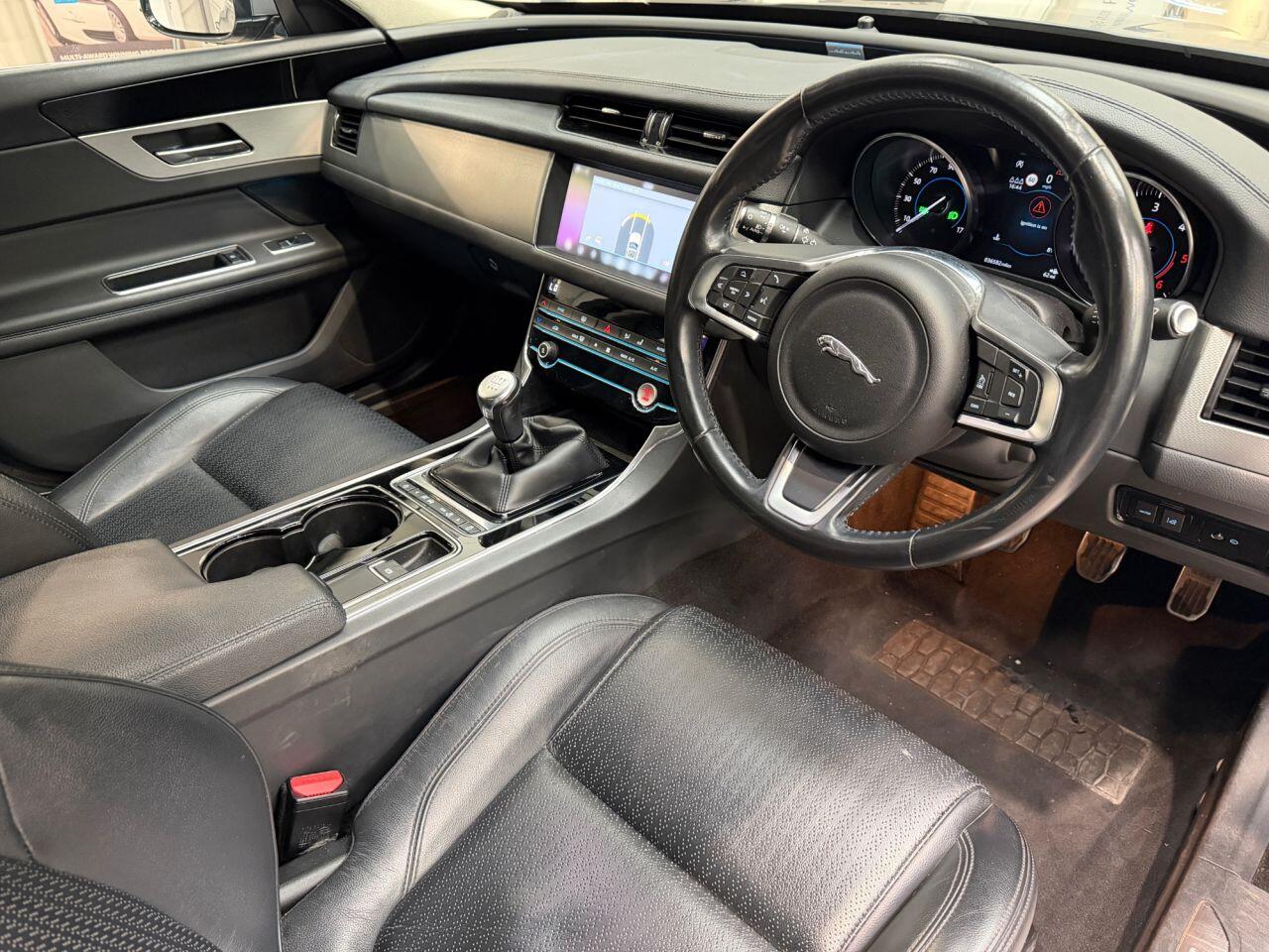 Jaguar XF view 25