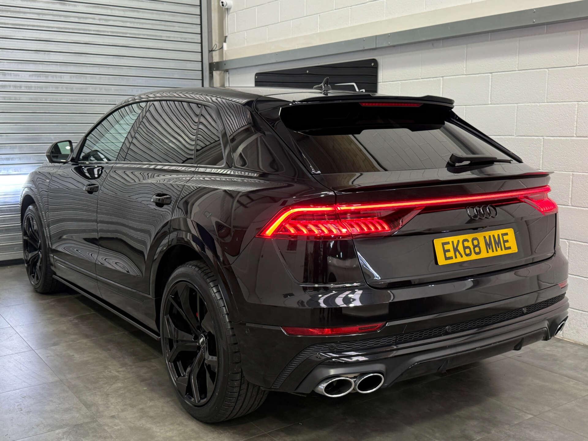 Audi Q8 view 8