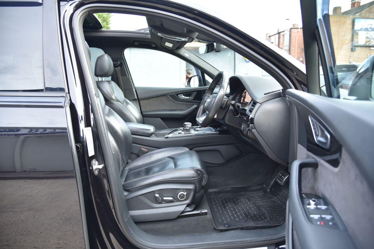 Audi Q7 view 23