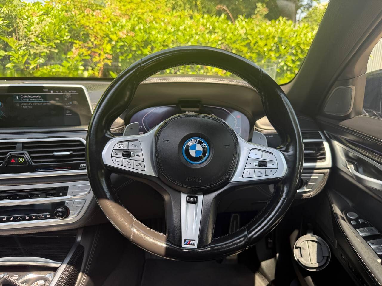 BMW 7 Series view 40