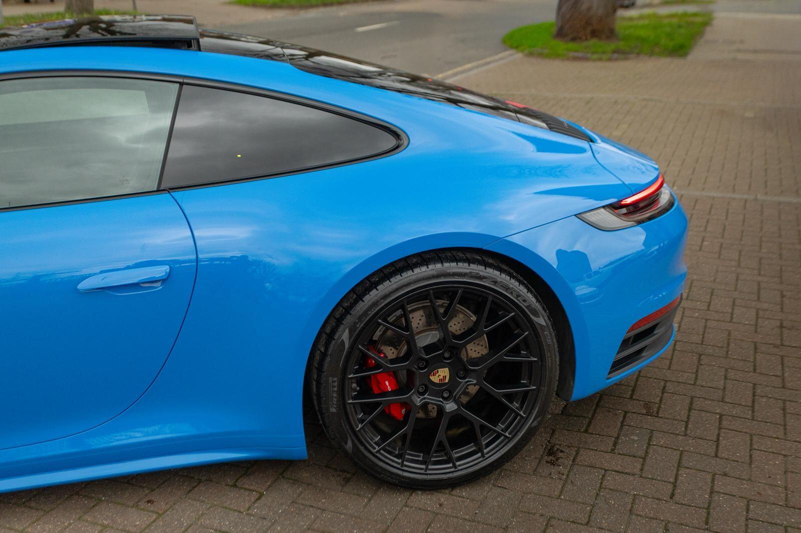 Porsche 911 view 23