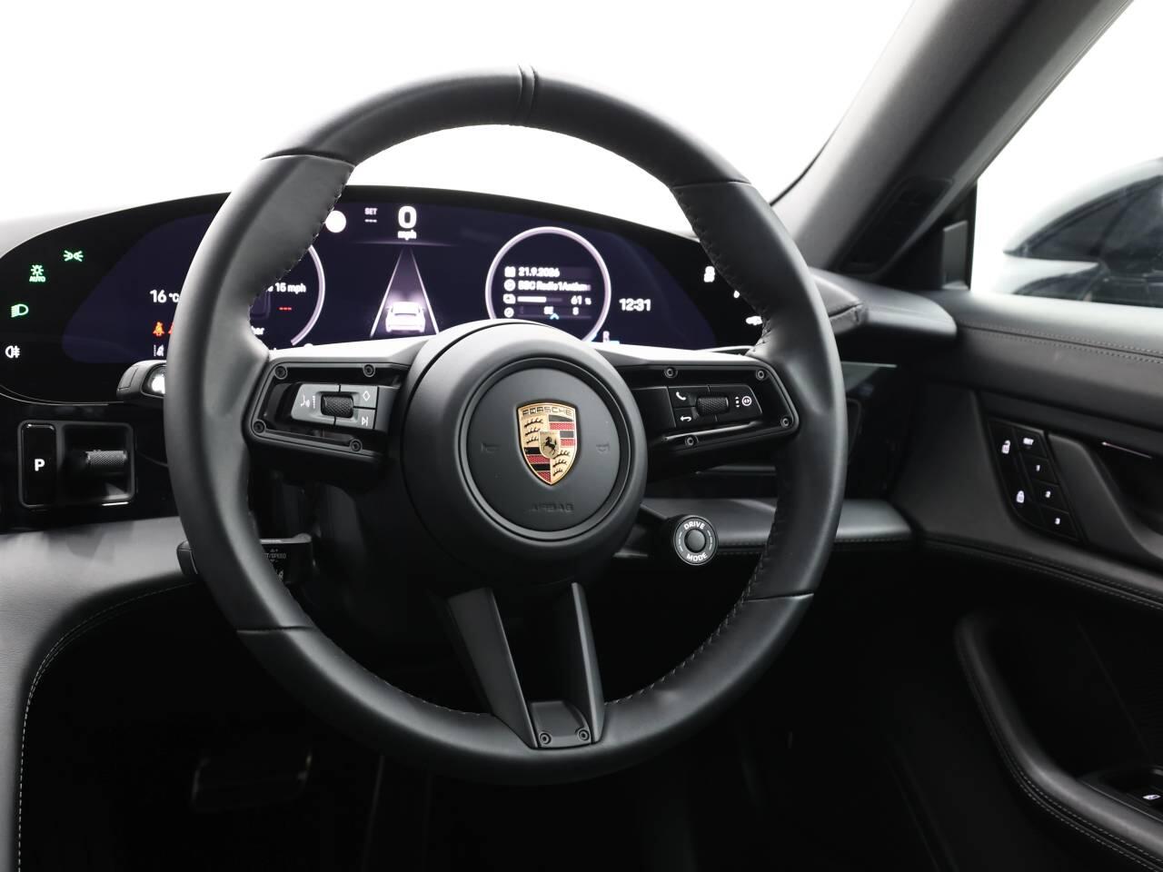 Porsche Taycan view 36