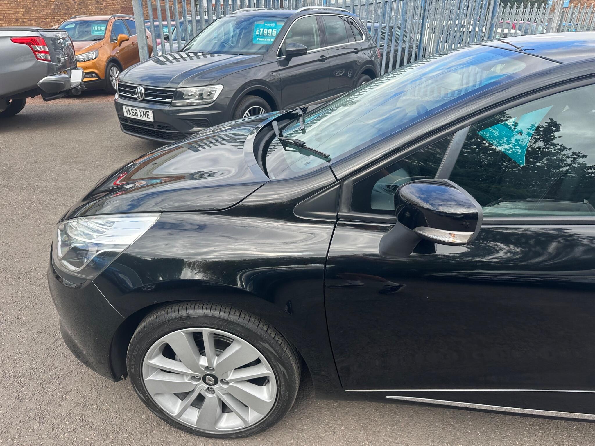Renault Clio view 36
