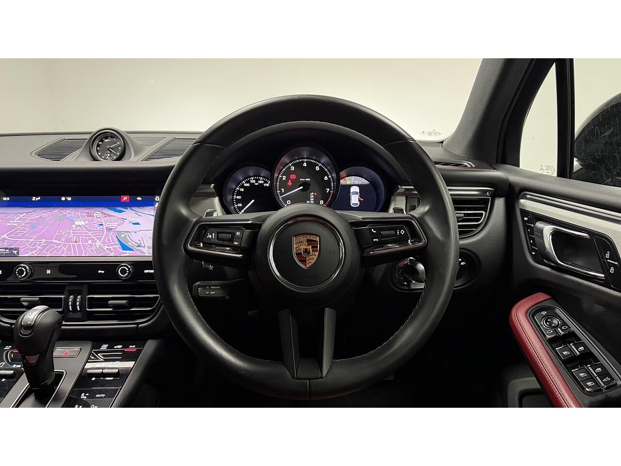 Porsche Macan view 21