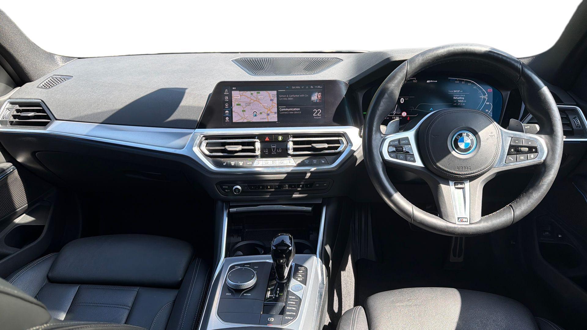 BMW 3 Series view 4