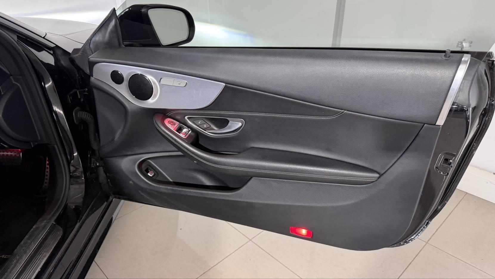 Mercedes-Benz C Class view 21