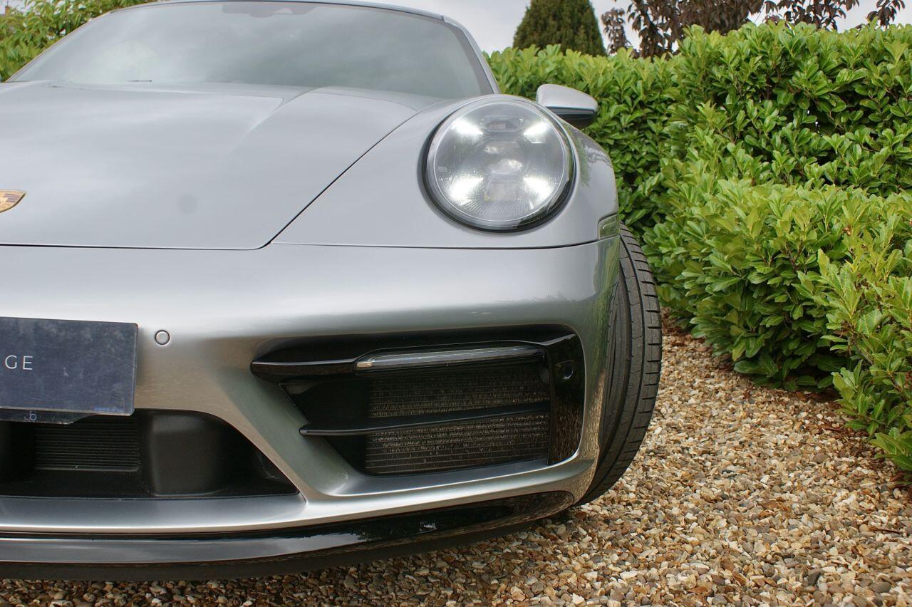 Porsche 911 view 10