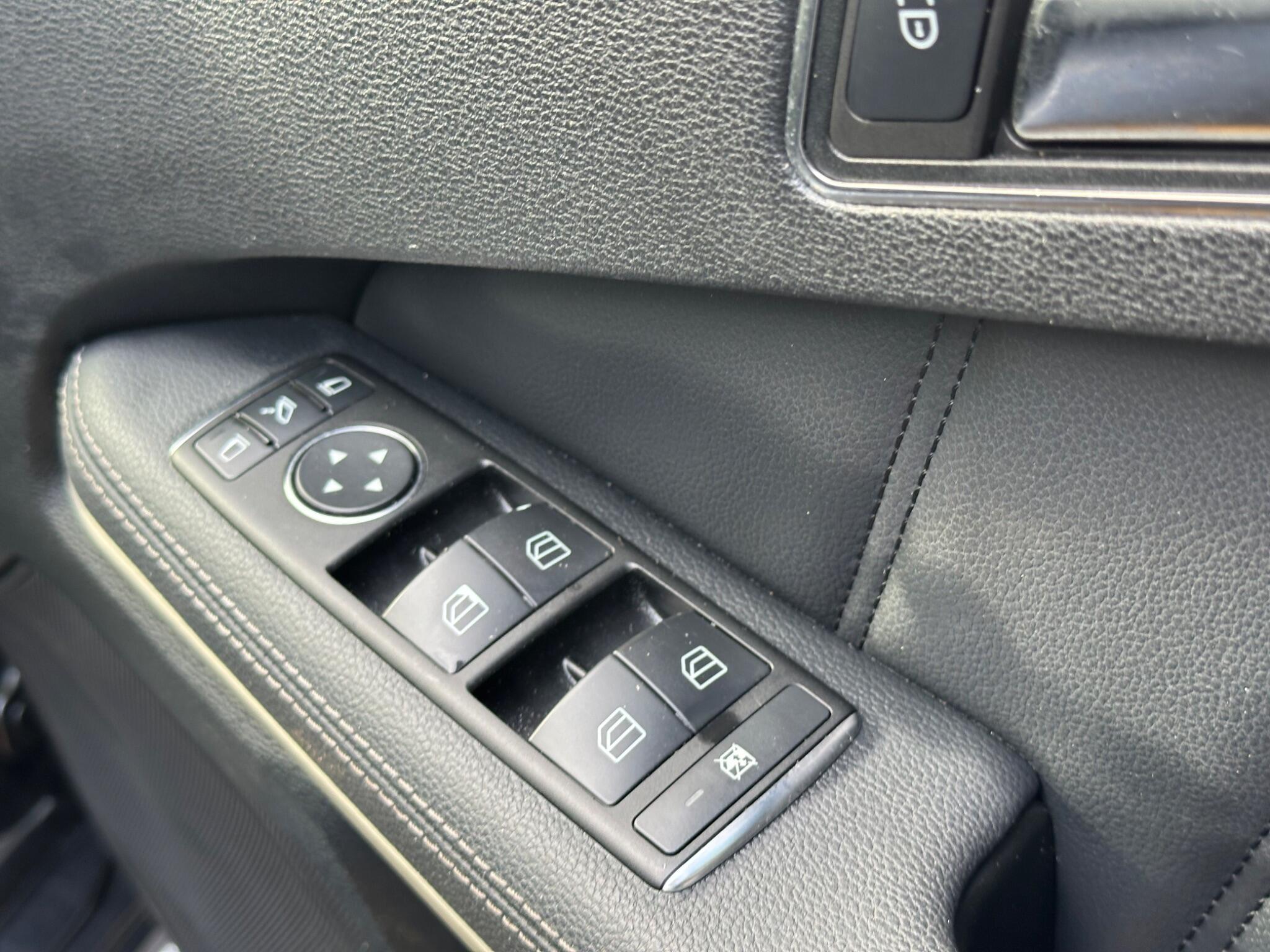 Mercedes-Benz E-Class view 25