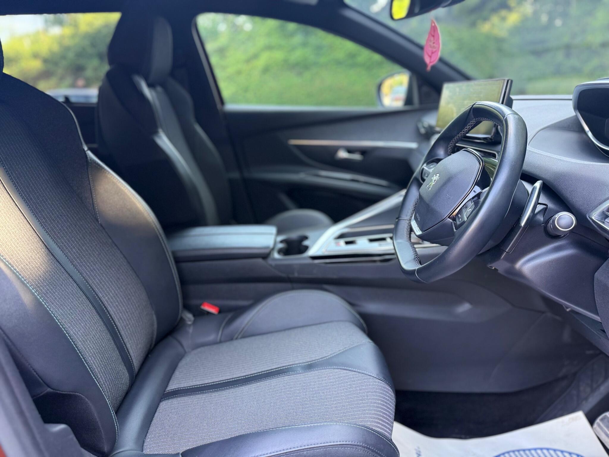 Peugeot 5008 view 11