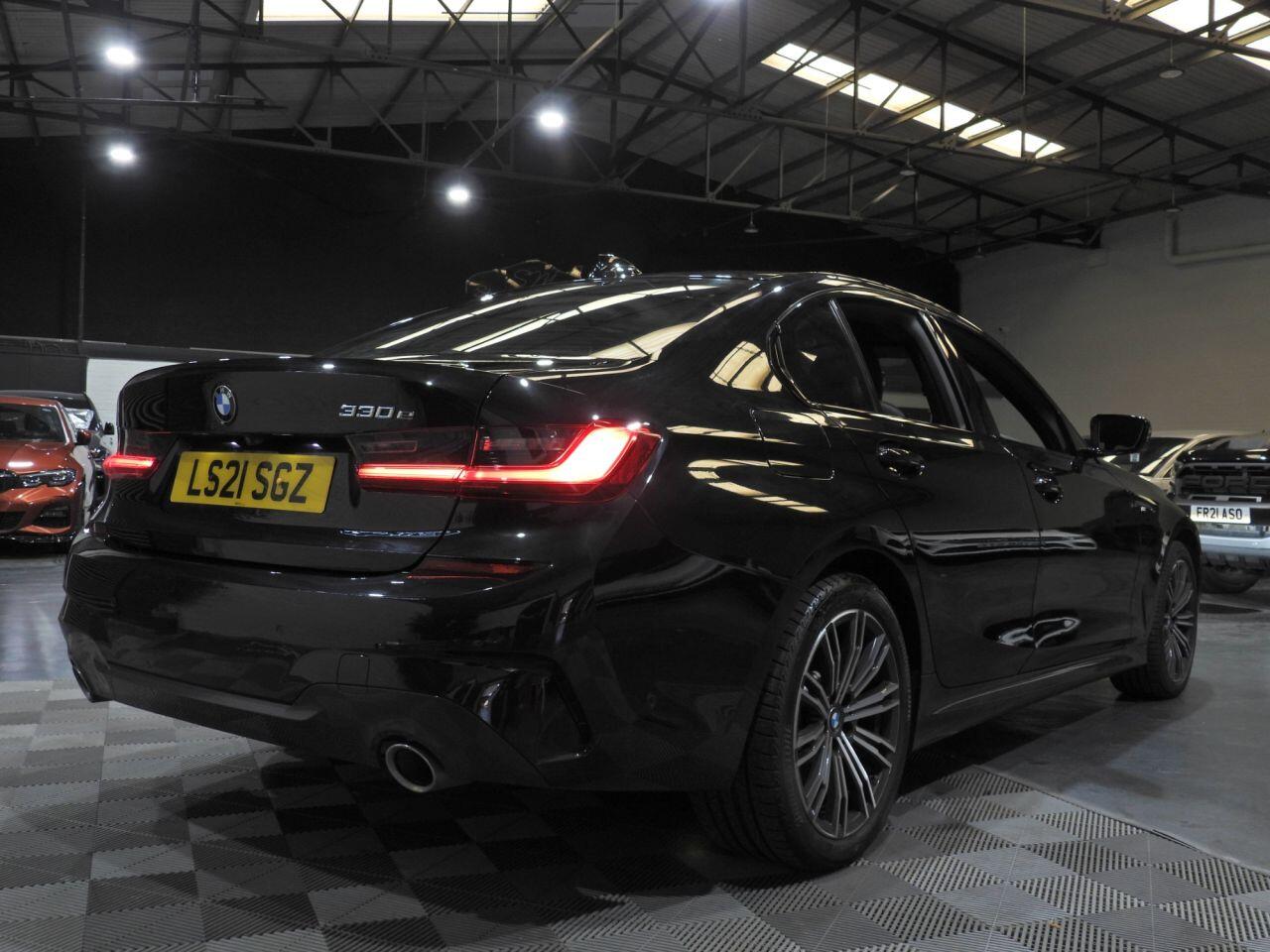 BMW 3 Series view 17