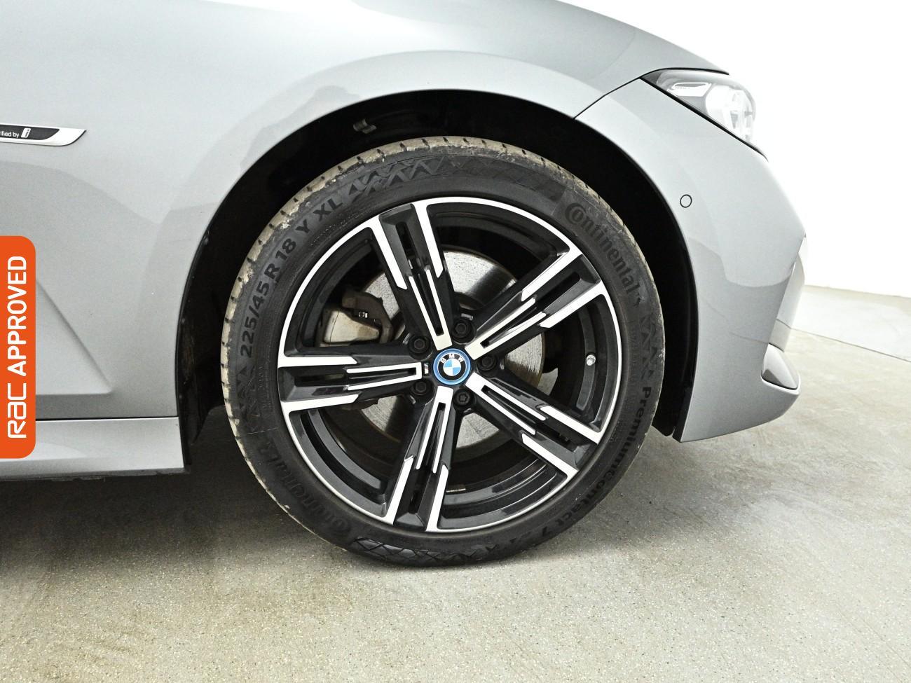 BMW 3 Series view 30