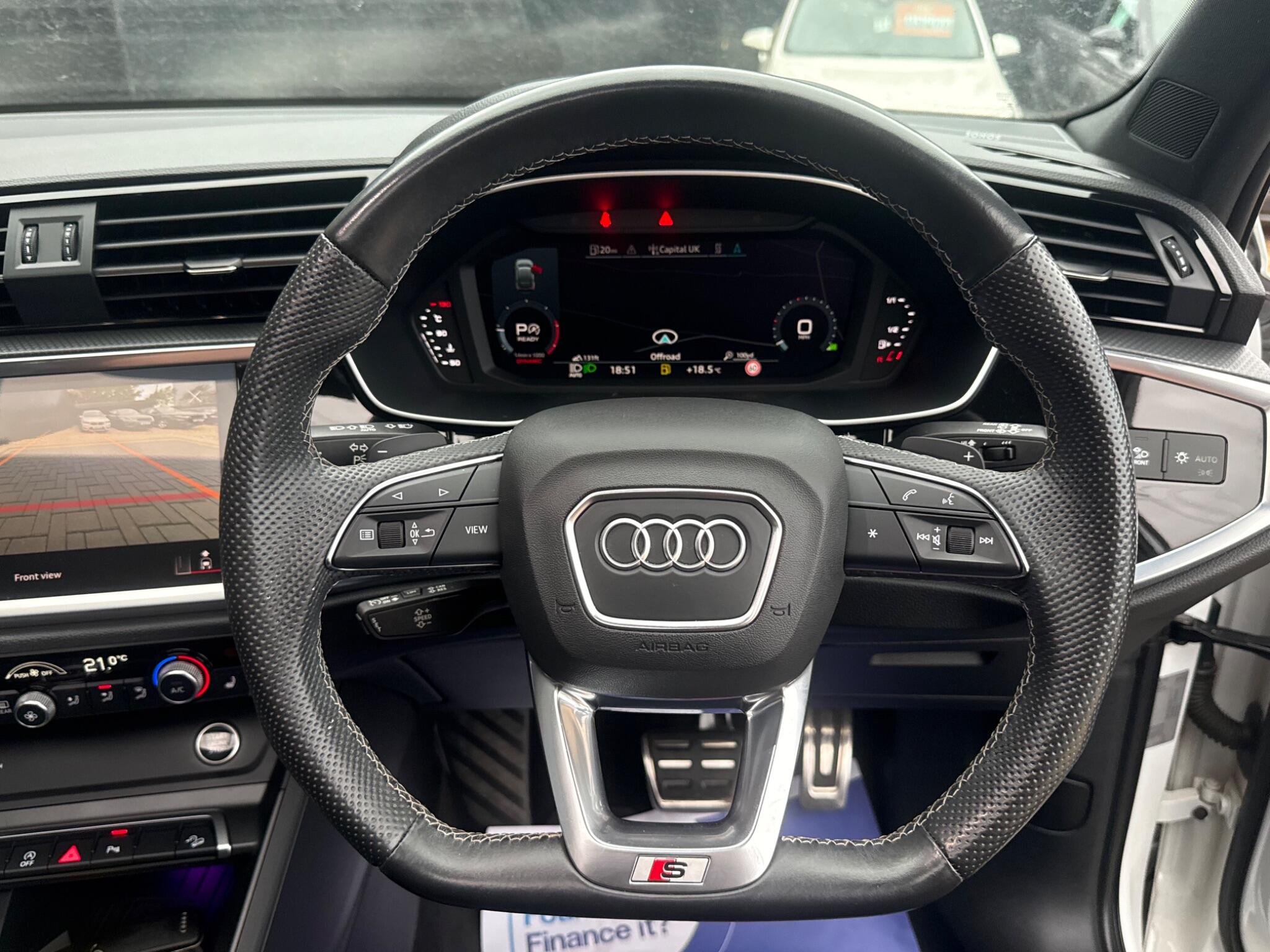 Audi Q3 view 29