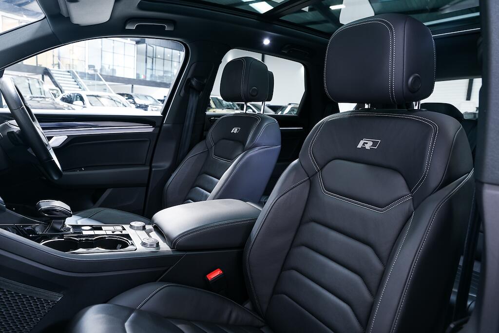 Volkswagen Touareg view 13