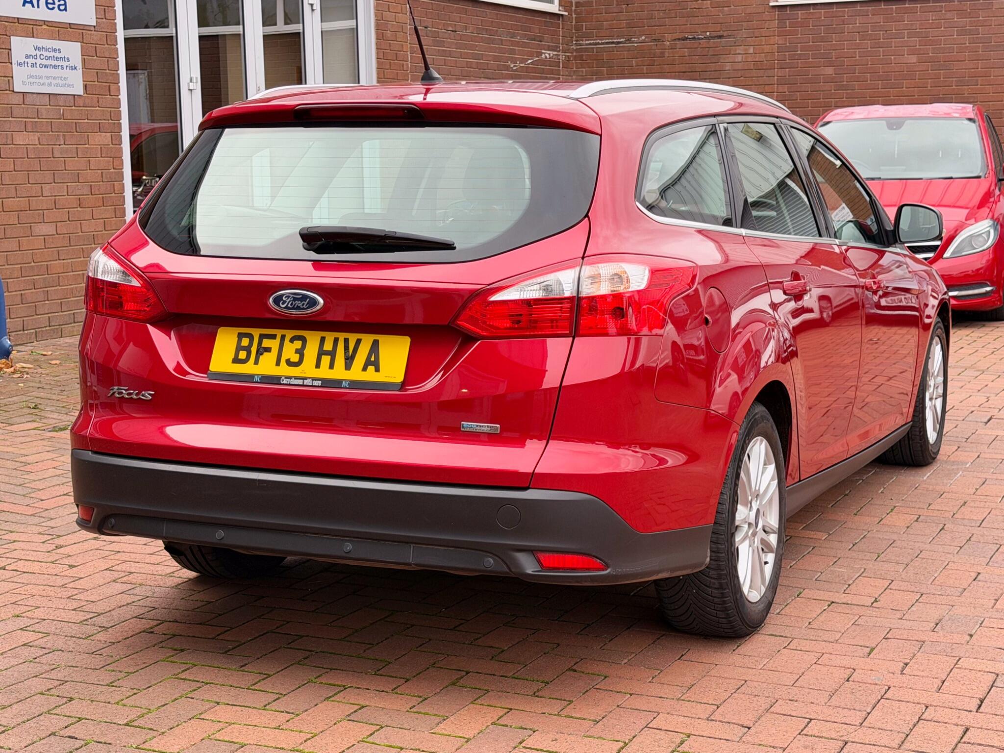 Ford Focus view 22