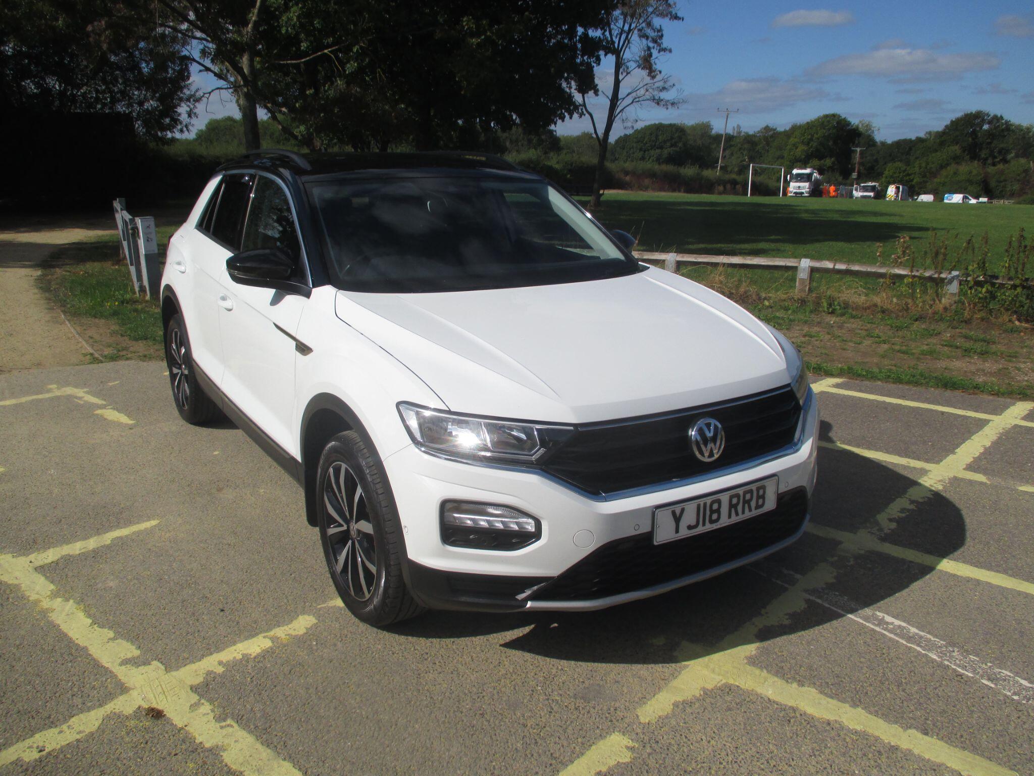 Volkswagen T-Roc view 3