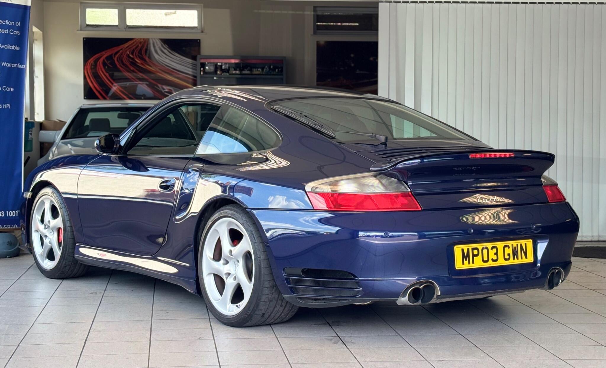 Porsche 911 view 4