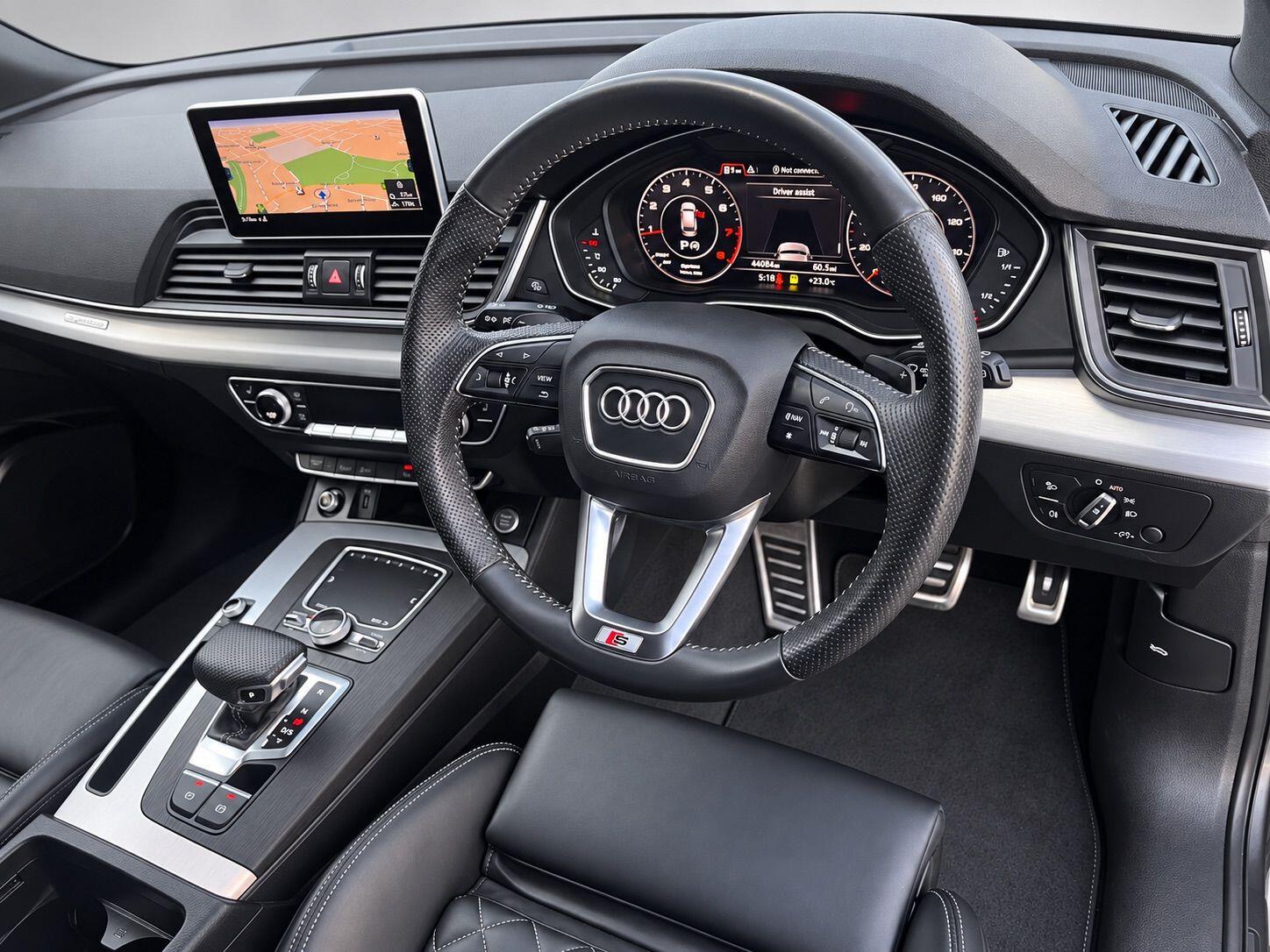 Audi Q5 view 18