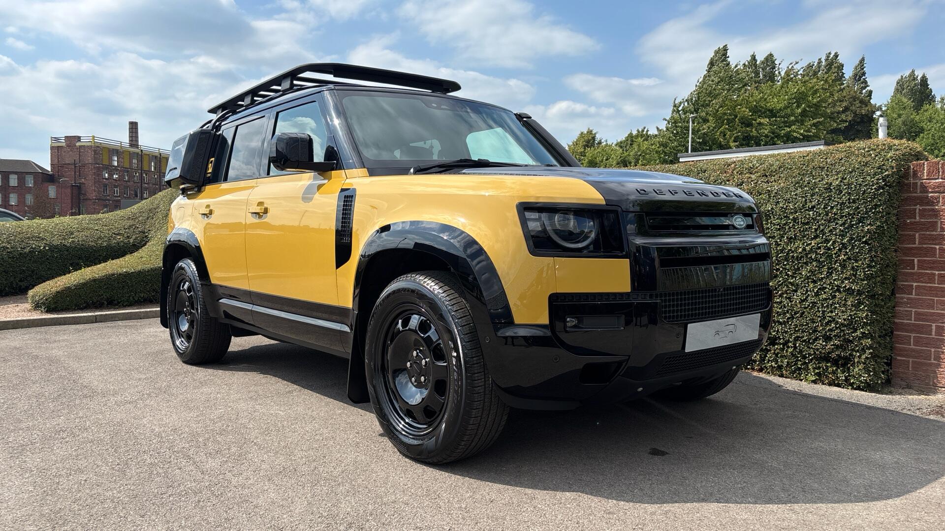 Land Rover Defender view 64