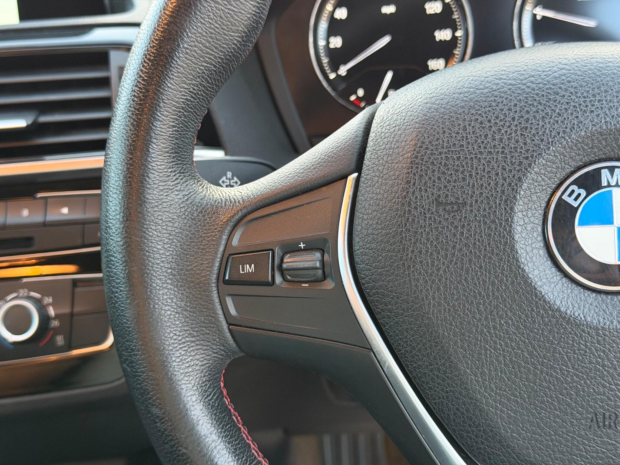 BMW 1 Series view 19