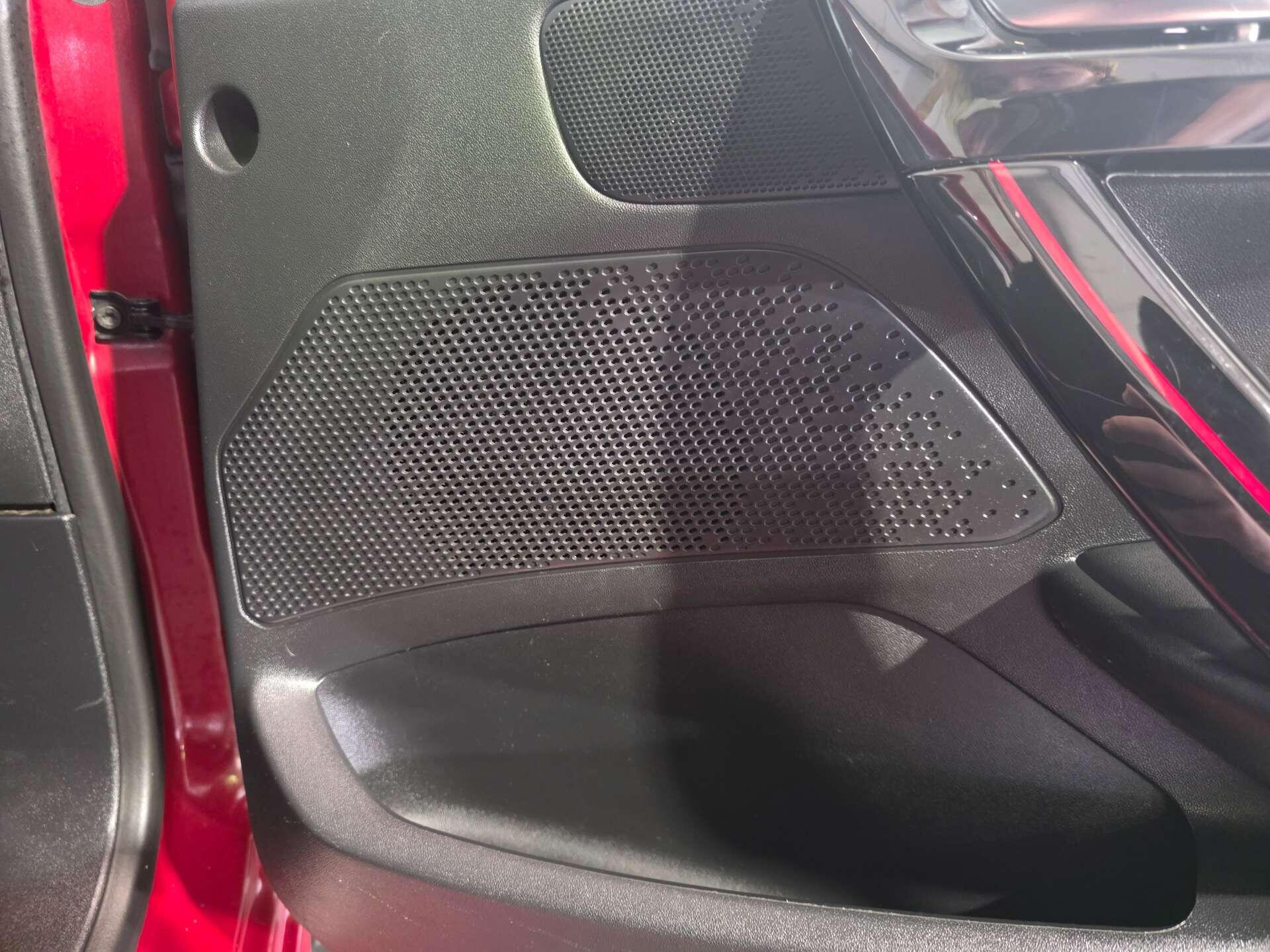 Peugeot 208 view 14