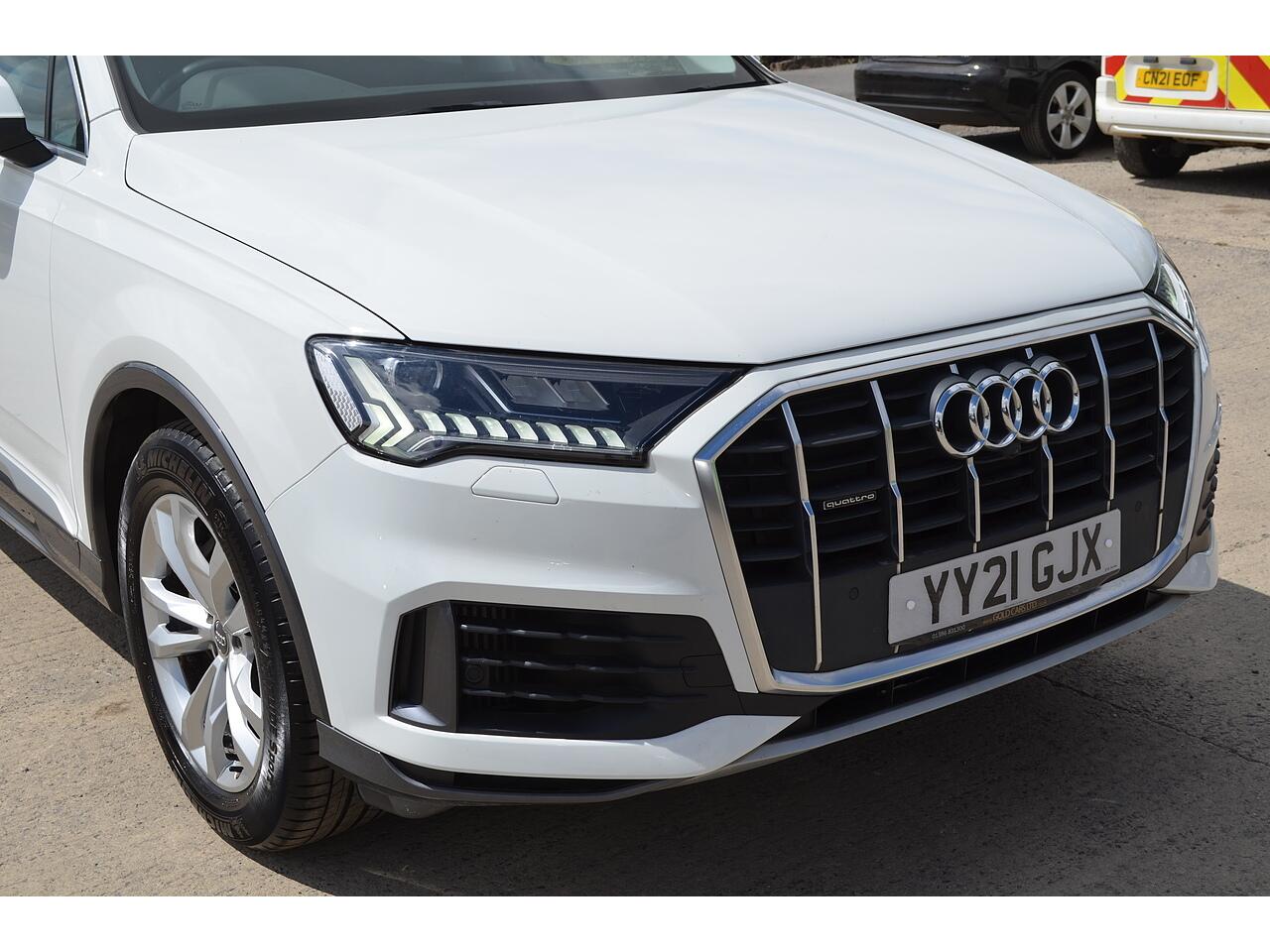 Audi Q7 view 42